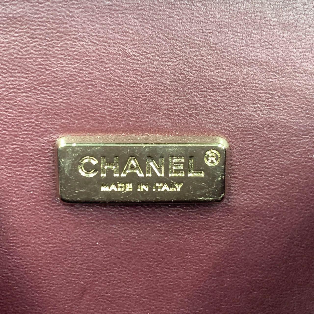 Chanel Coco Chanel Minaudière à carte clé Edition limitée en cuir d'agneau blanc Go en vente 10