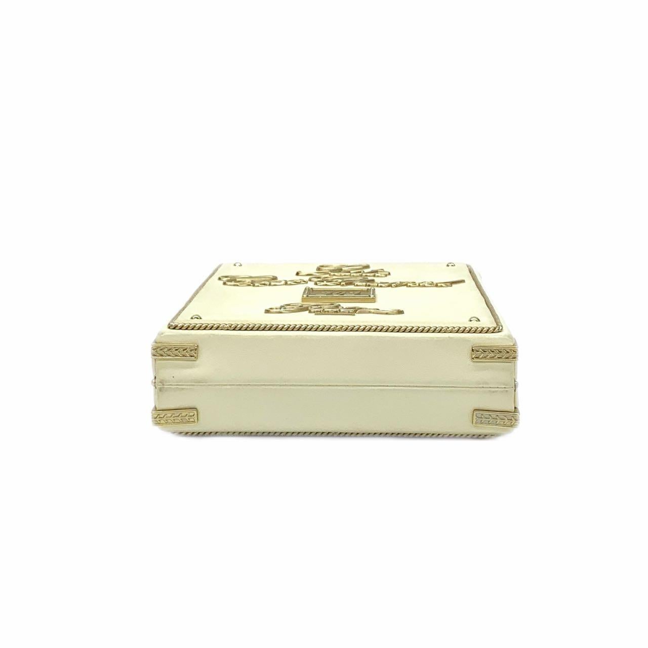 Chanel Coco Chanel Minaudière à carte clé Edition limitée en cuir d'agneau blanc Go Pour femmes en vente