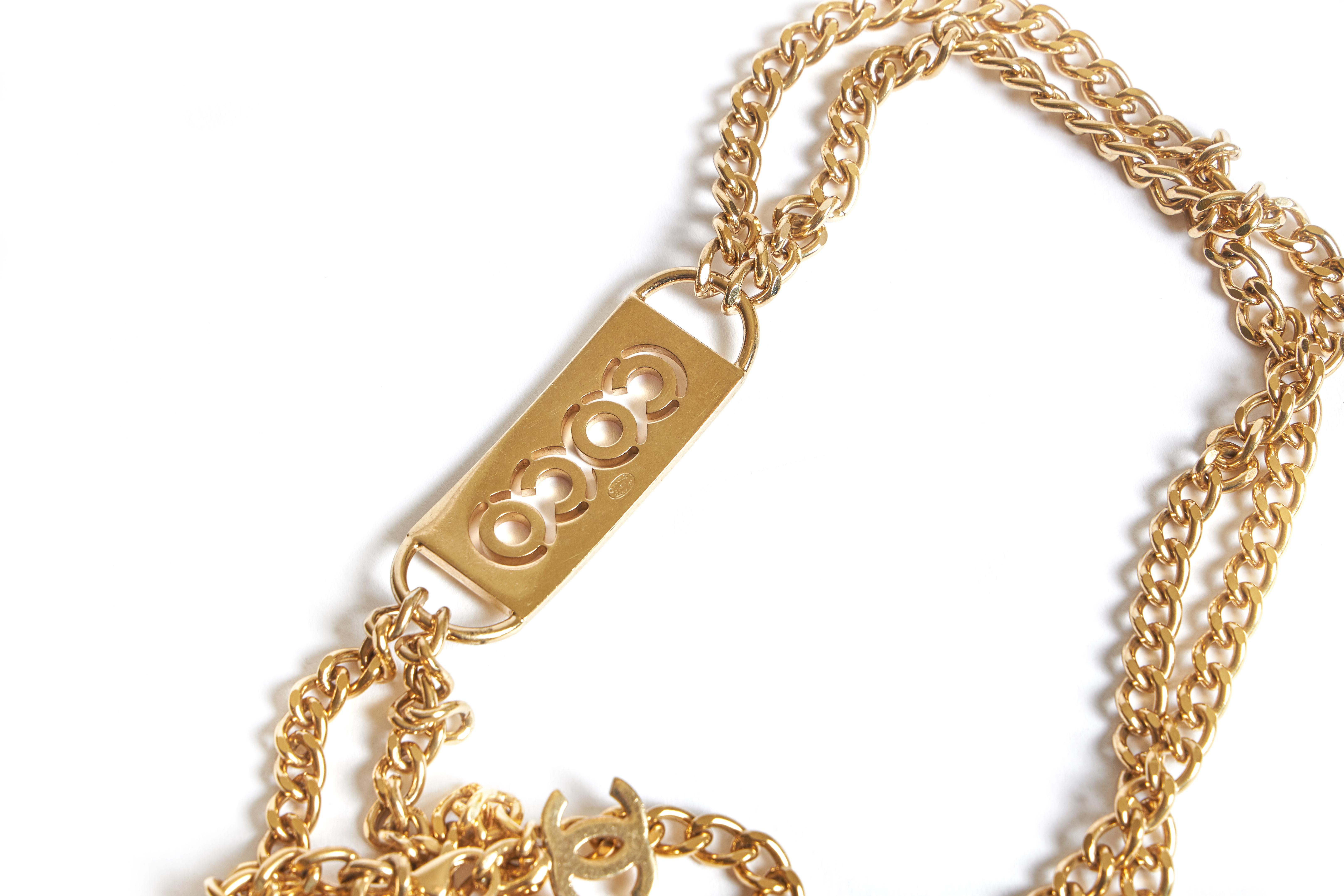 Chanel COCO Logo Double Chain Necklace Belt In Excellent Condition In West Hollywood, CA
