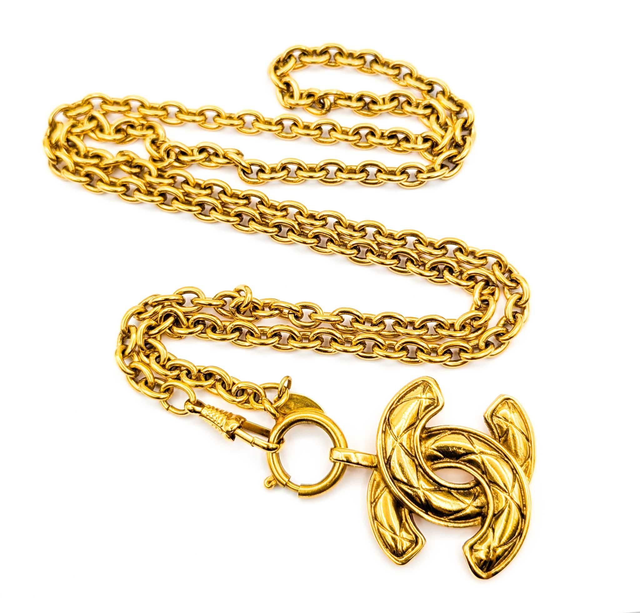 Discover timeless elegance with this exquisite Chanel Coco Mark CC Matelasse Necklace. Crafted from gold-plated brass, this pre-owned designer accessory offers a touch of luxury to any ensemble. The iconic Chanel CC logo, paired with the intricate