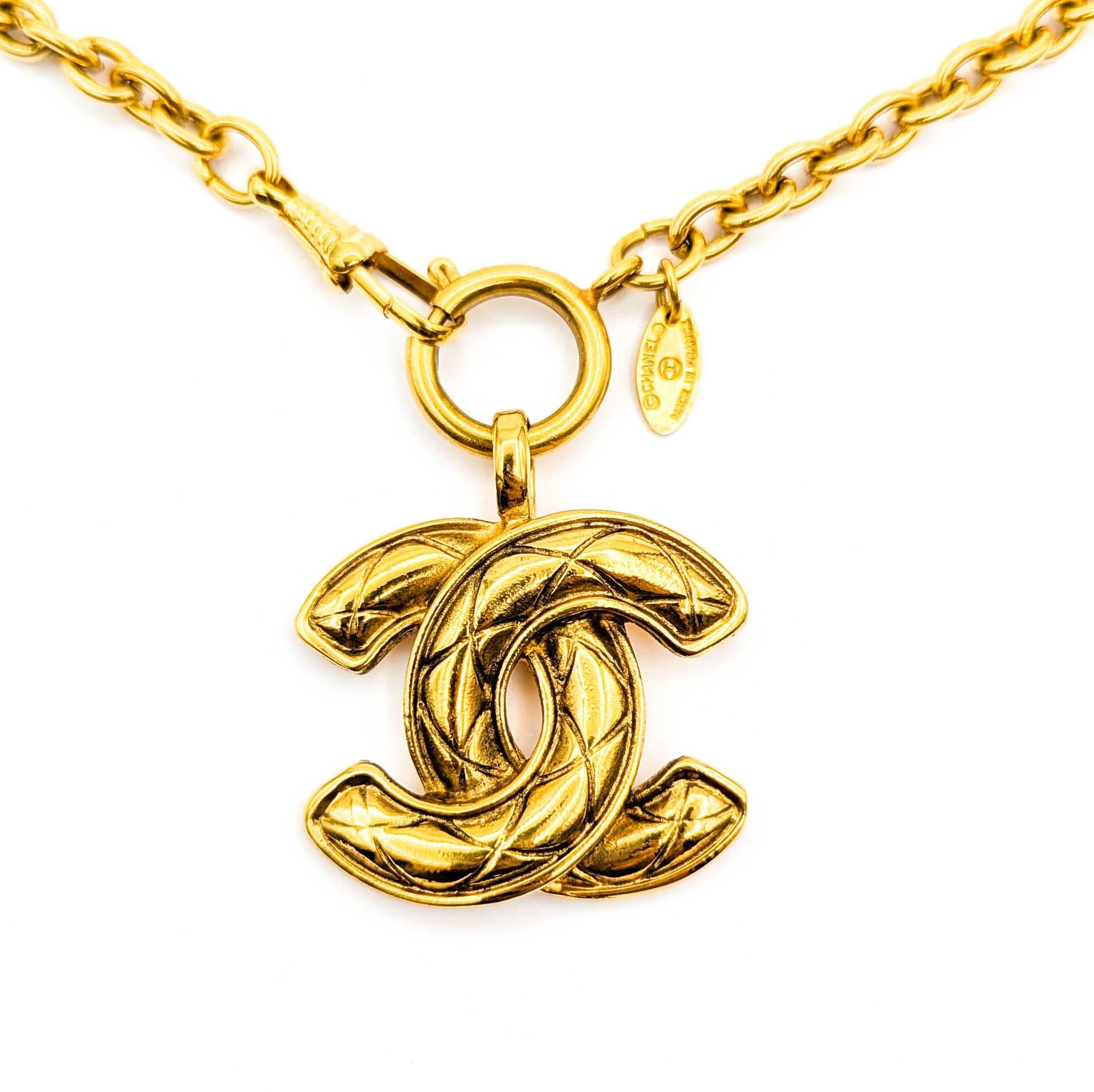 Women's Chanel Coco Mark CC Matelasse Necklace/Pendant For Sale