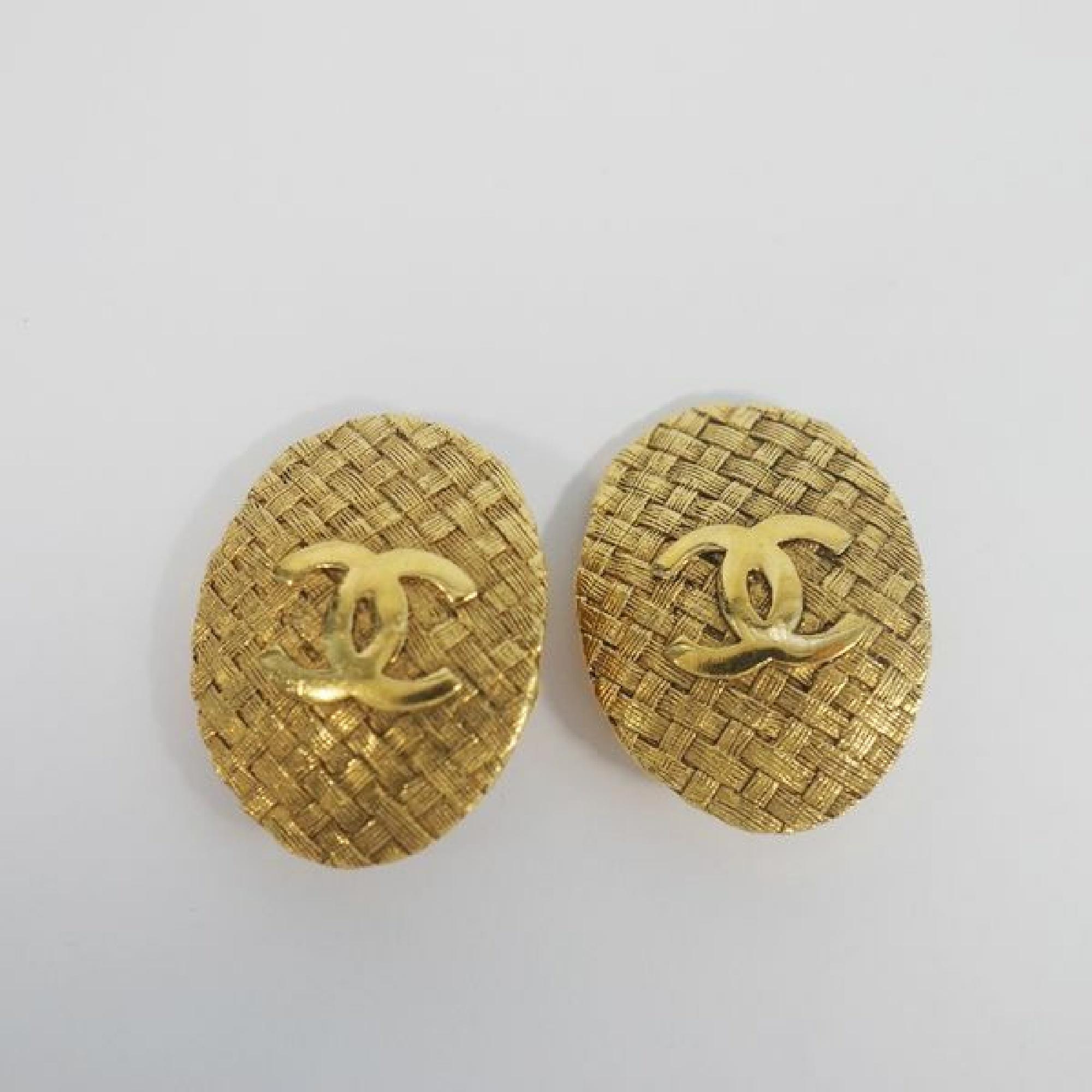 CHANEL coco mark circle oval GP Womens earrings gold In Good Condition In Takamatsu-shi, JP