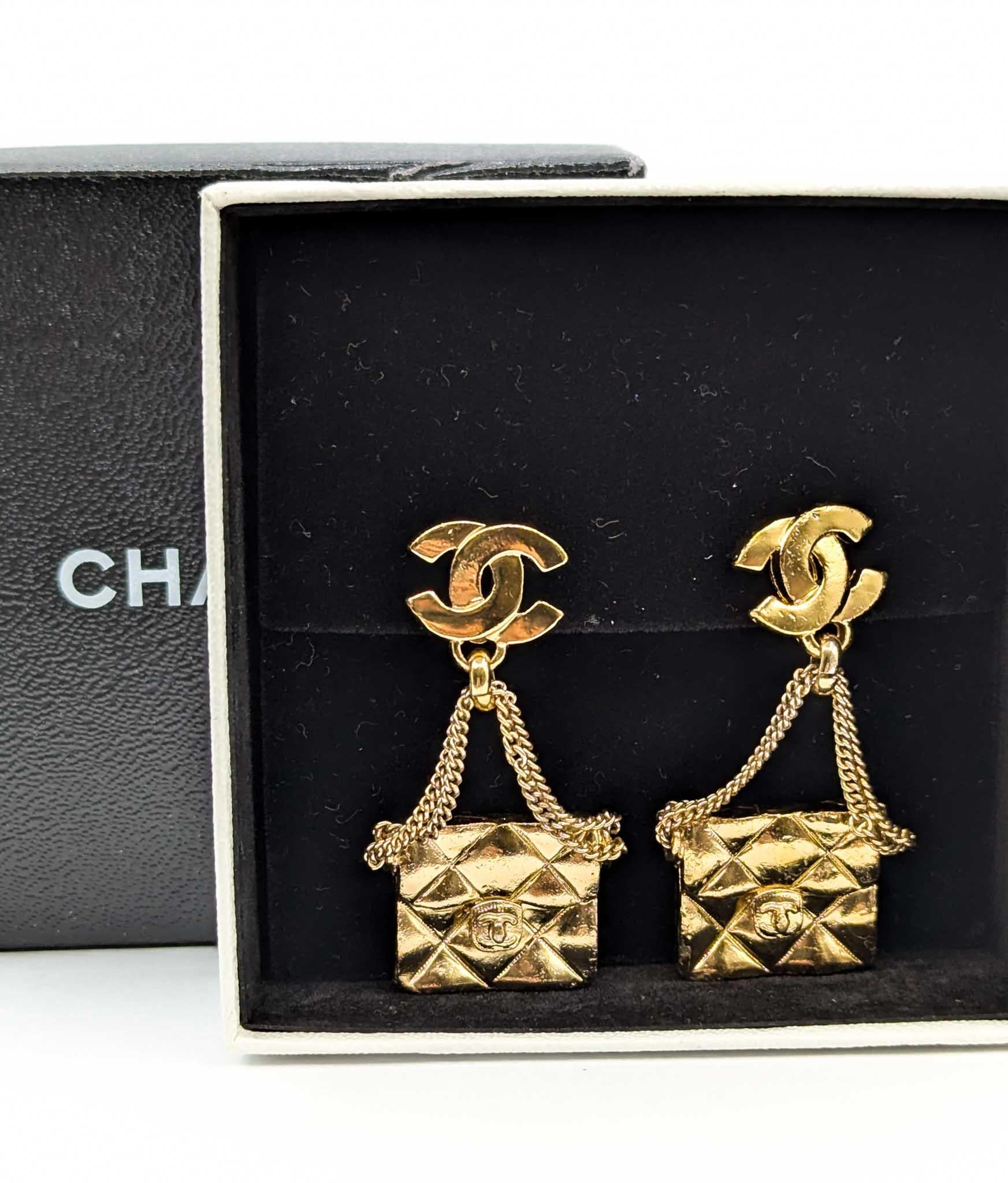 Chanel Coco Mark Dangle Matelasse Earrings im Angebot 1