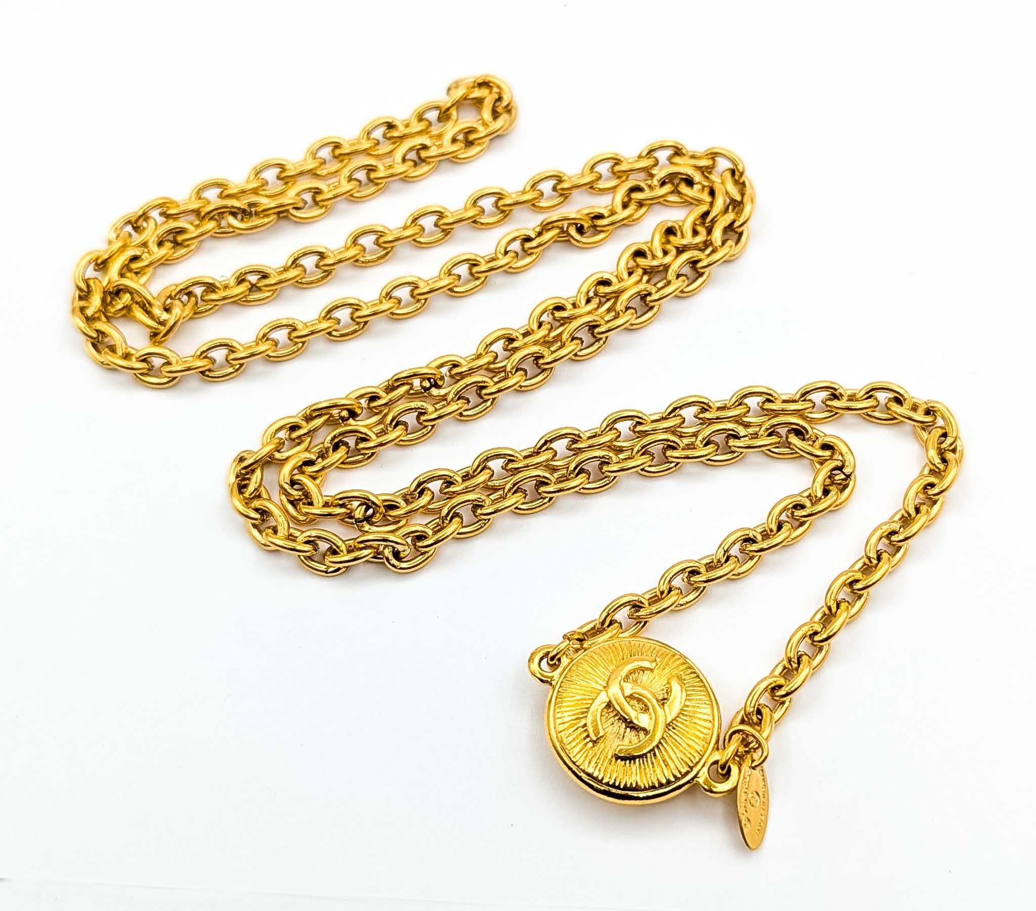 
Chanel Coco Mark Gold Medallion Necklace

Discover timeless elegance with this authentic Chanel Coco Mark Gold Medallian Necklace. Crafted from gold-plated brass, this vintage piece is an emblem of sophistication and style. The necklace's signature