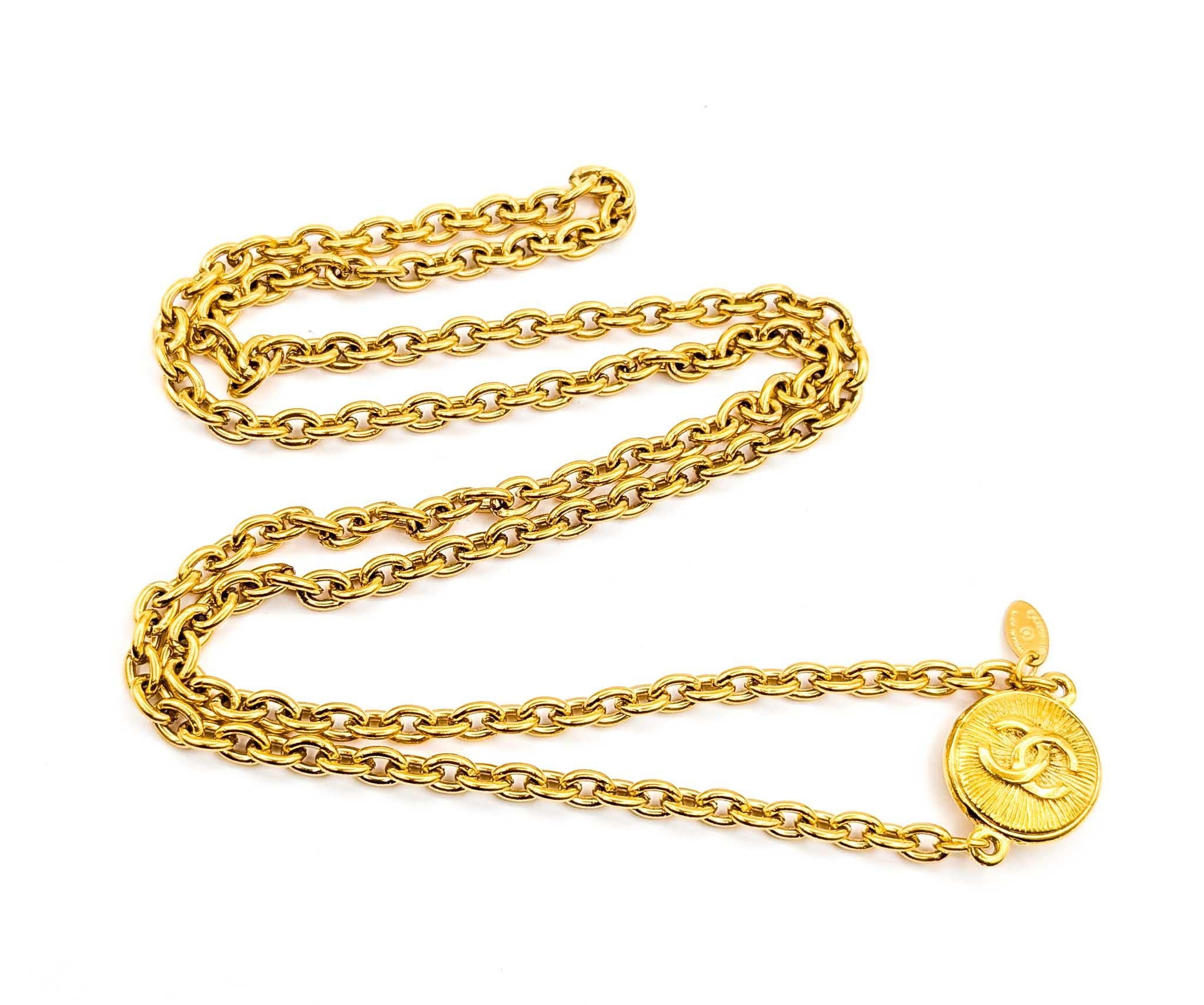 Moderno Chanel Coco Mark Gold Medallion Necklace in vendita