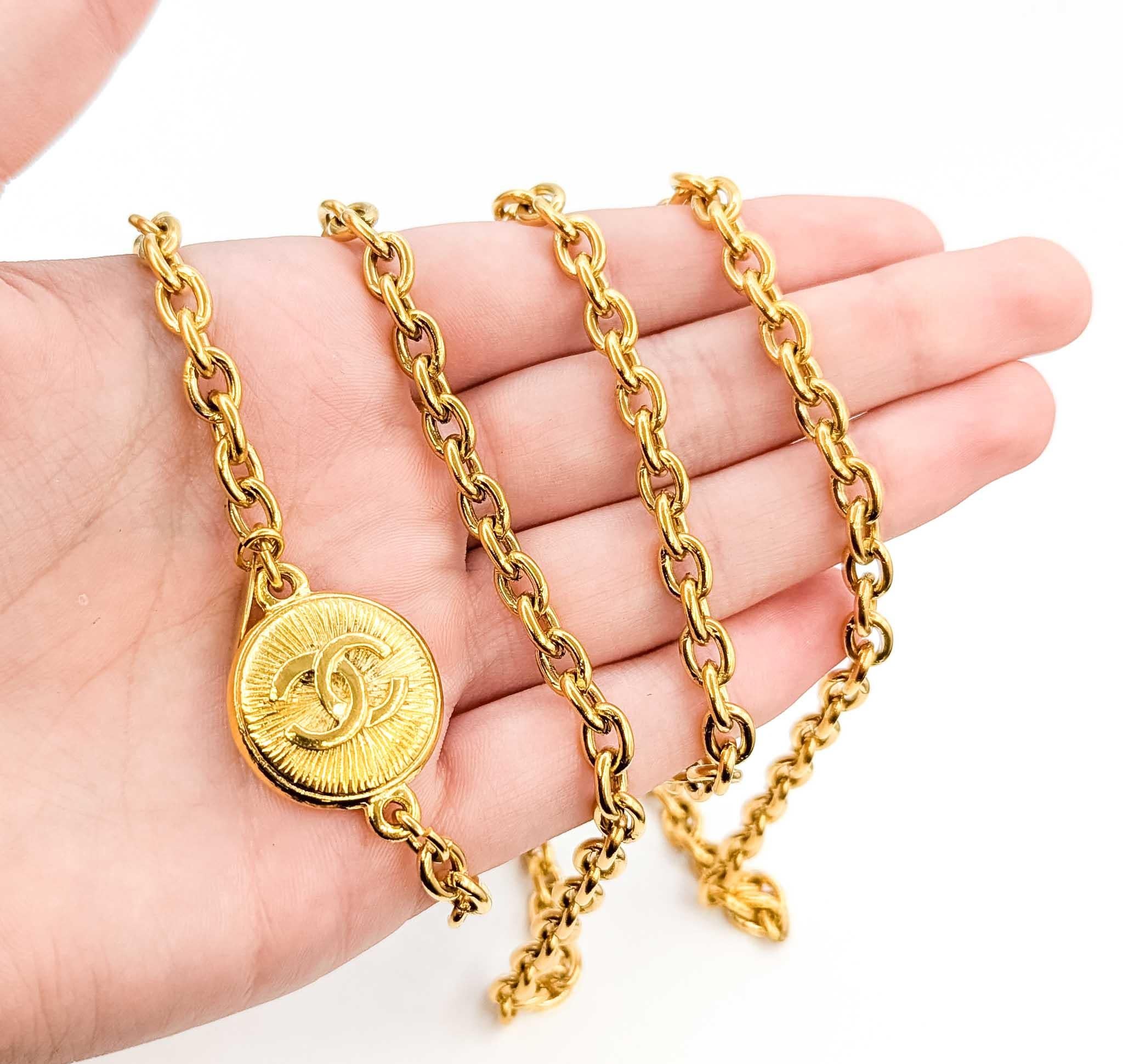 Chanel Coco Mark Gold Medallion Necklace In condizioni ottime in vendita a Bloomington, MN