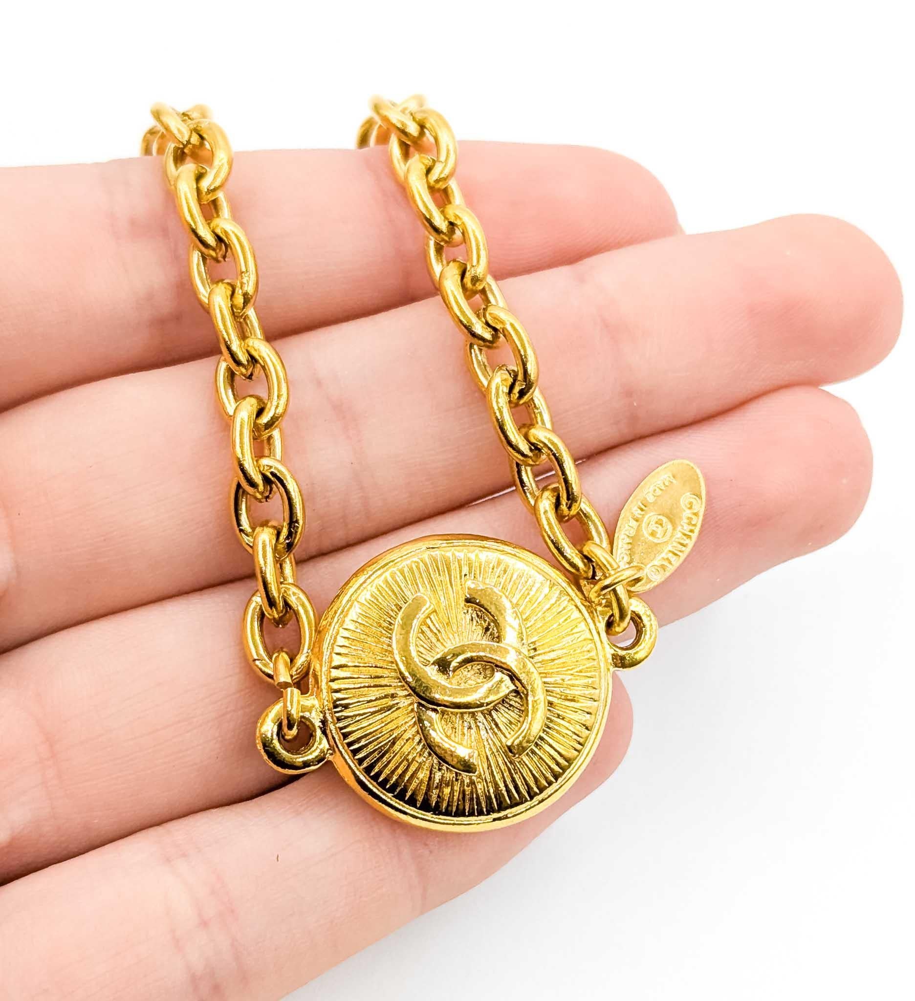 da uomo o donna Chanel Coco Mark Gold Medallion Necklace in vendita