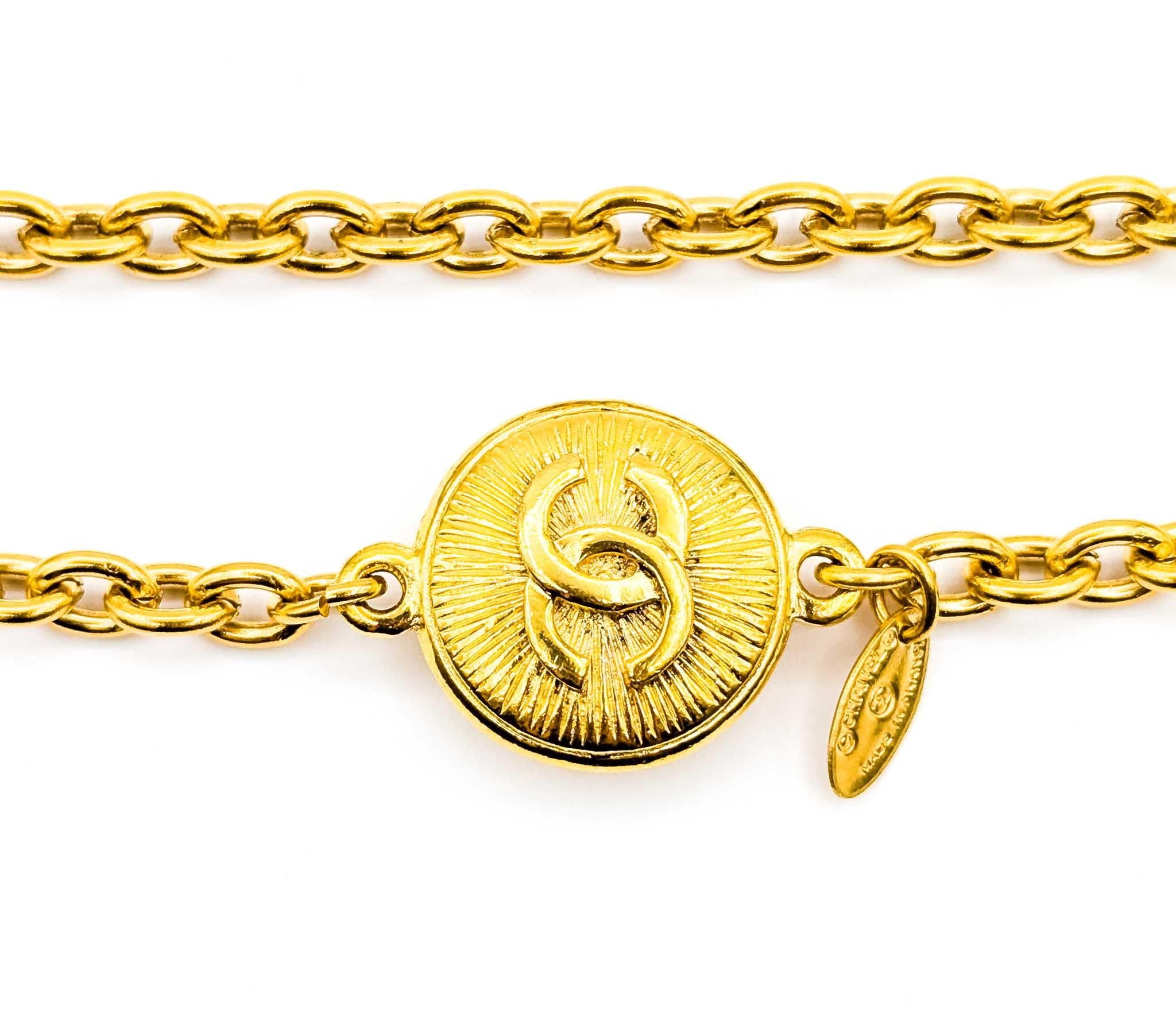 Chanel Coco Mark Gold Medallion Necklace in vendita 1