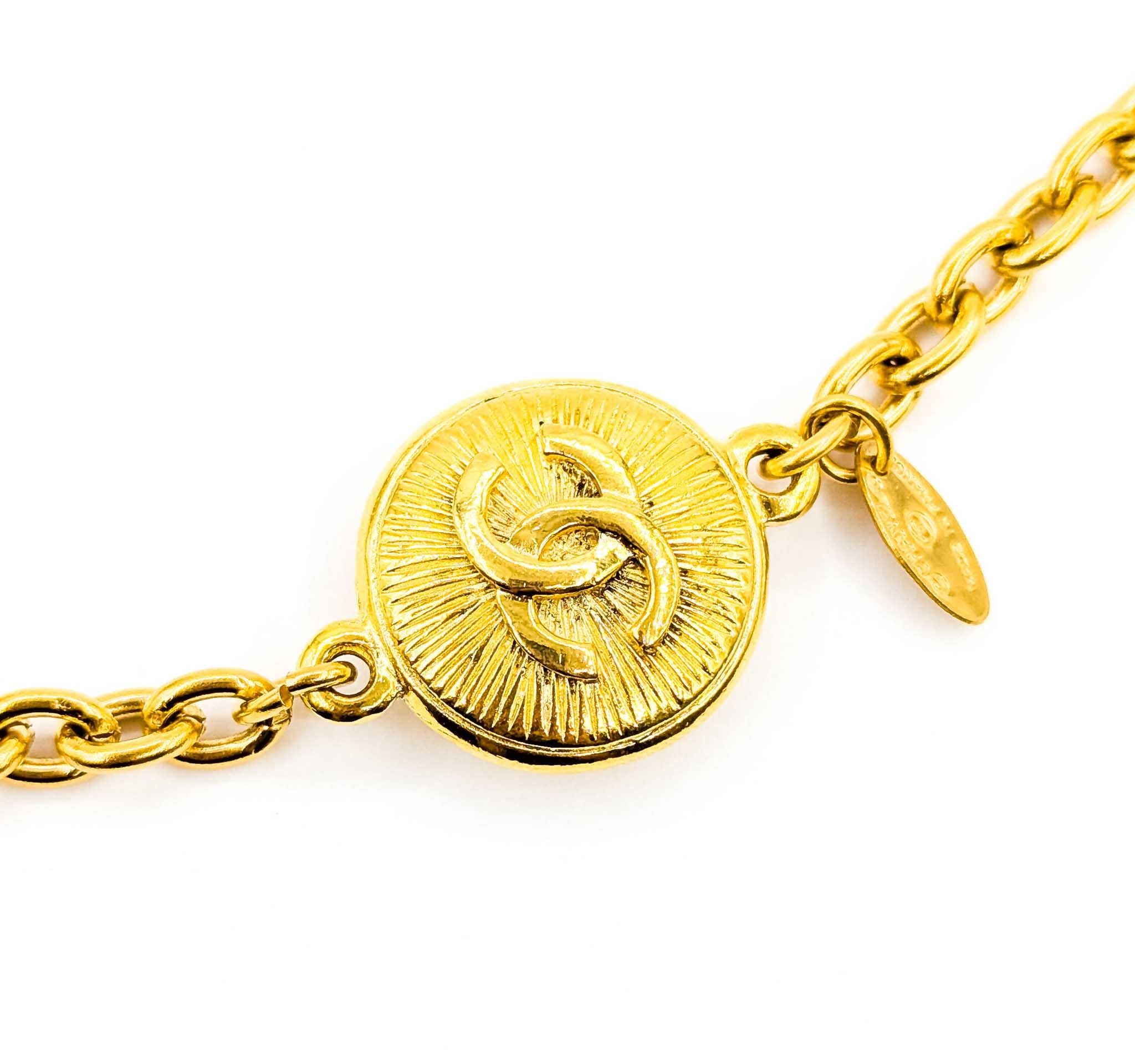 Chanel Coco Mark Gold Medallion Necklace in vendita 3