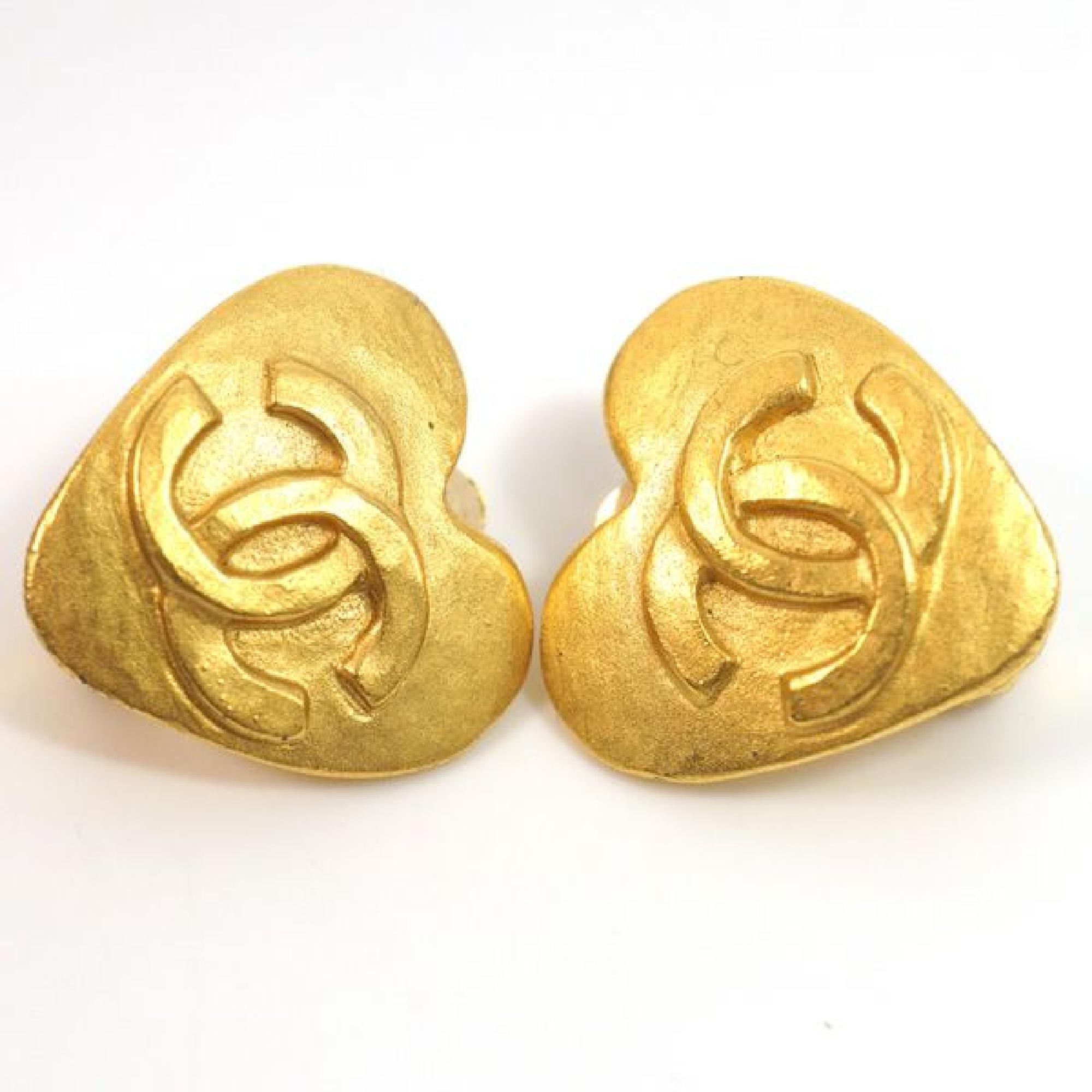 Gold CHANEL coco mark heart GP Womens earrings gold