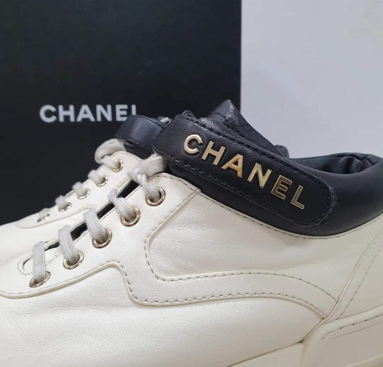 Chanel Coco Mark Trainers Leather Sneakers en vente 1