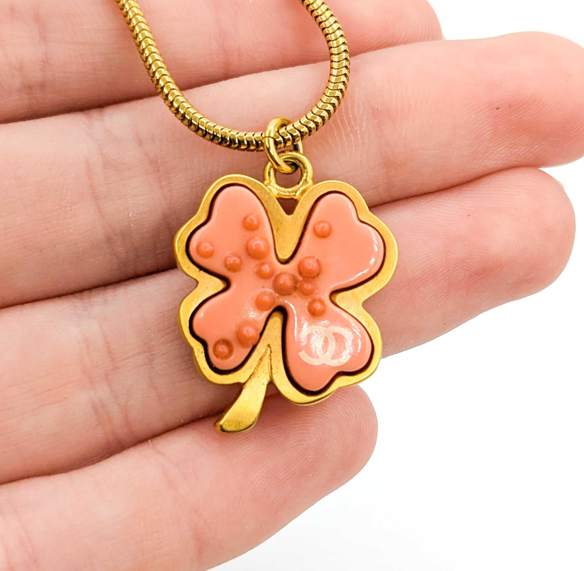 Contemporary Chanel Coco Mark Necklace 4-Leaf Clover For Sale