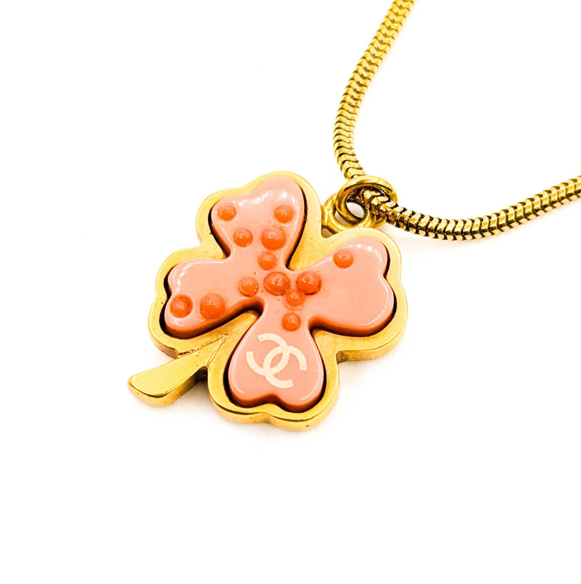 Women's Chanel Coco Mark Necklace 4-Leaf Clover For Sale