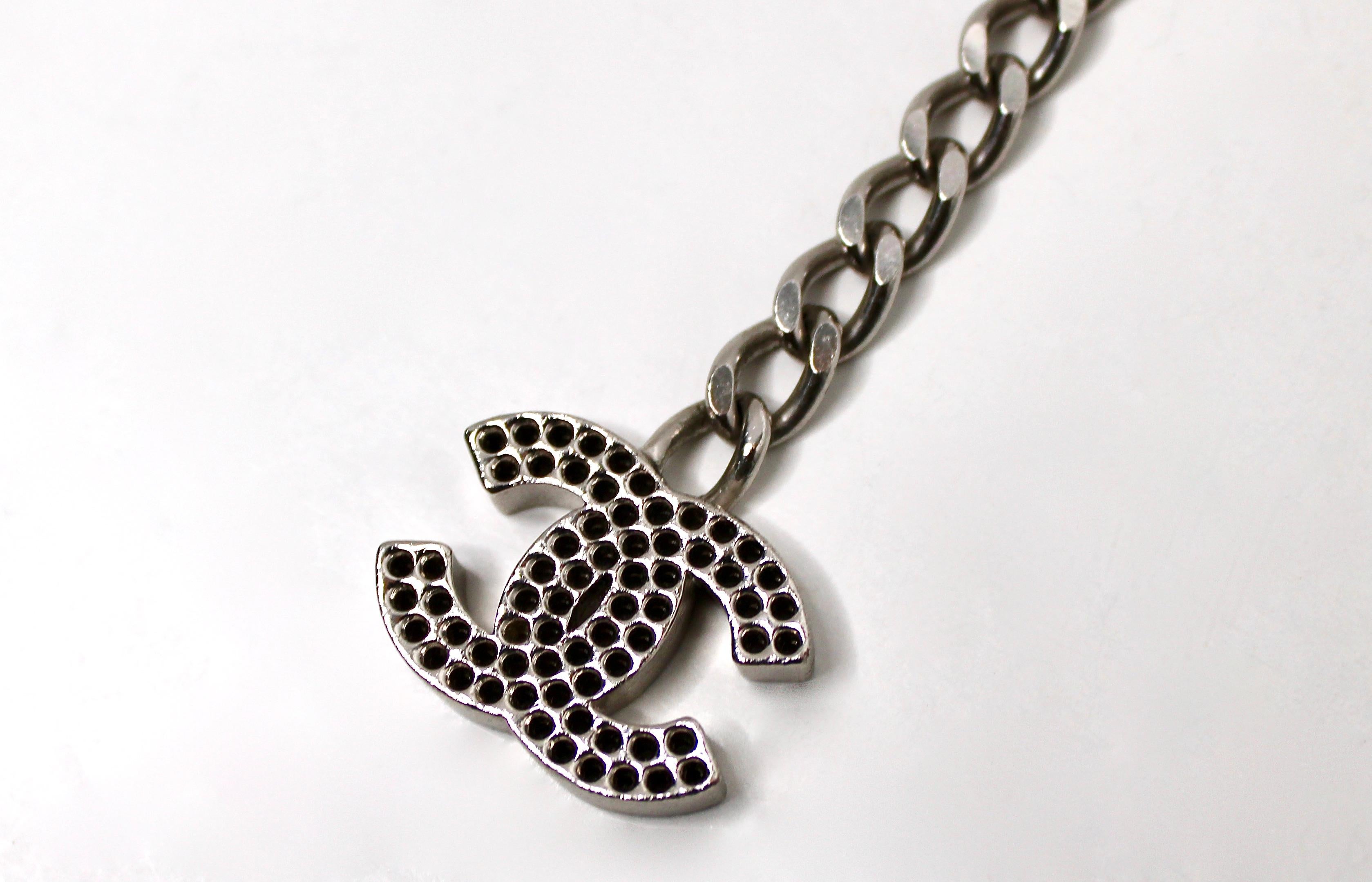 Donna Cintura Chanel Coco Mark con catena in tonalità argento in vendita