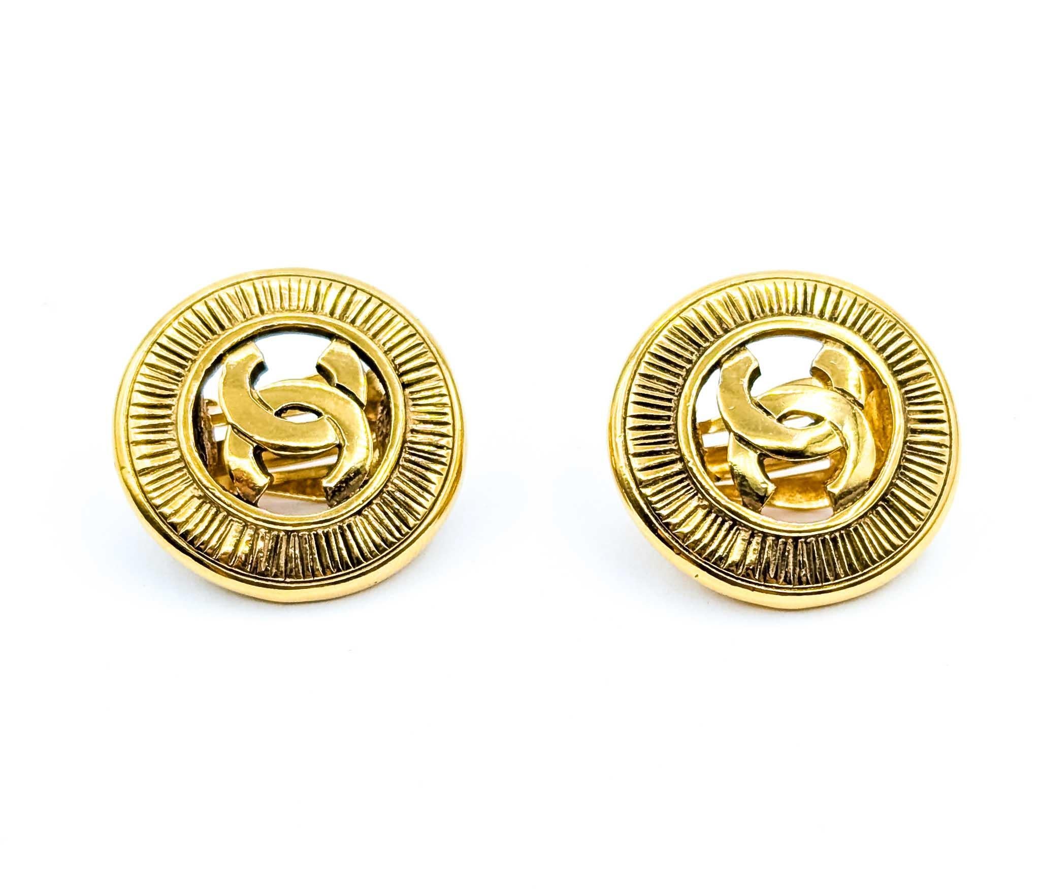 Moderno Chanel Coco Mark Textured Medallion Earrings in vendita