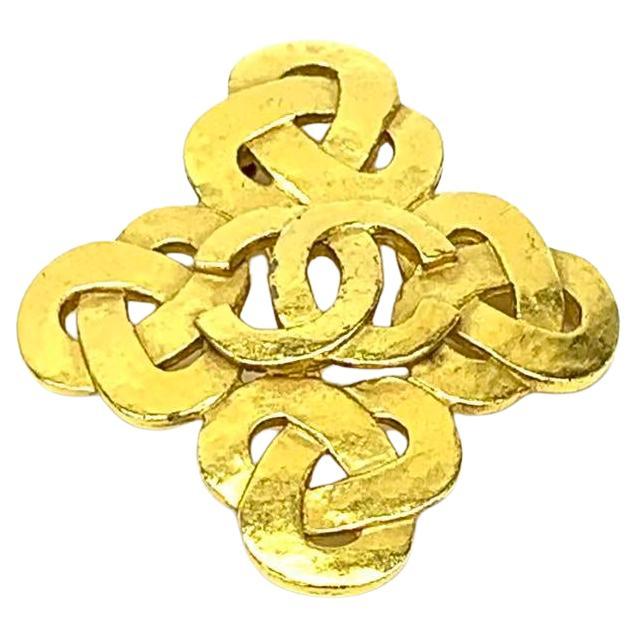Chanel Coco Mark Vintage Gold CC Logo Brooch, 1997 in vendita