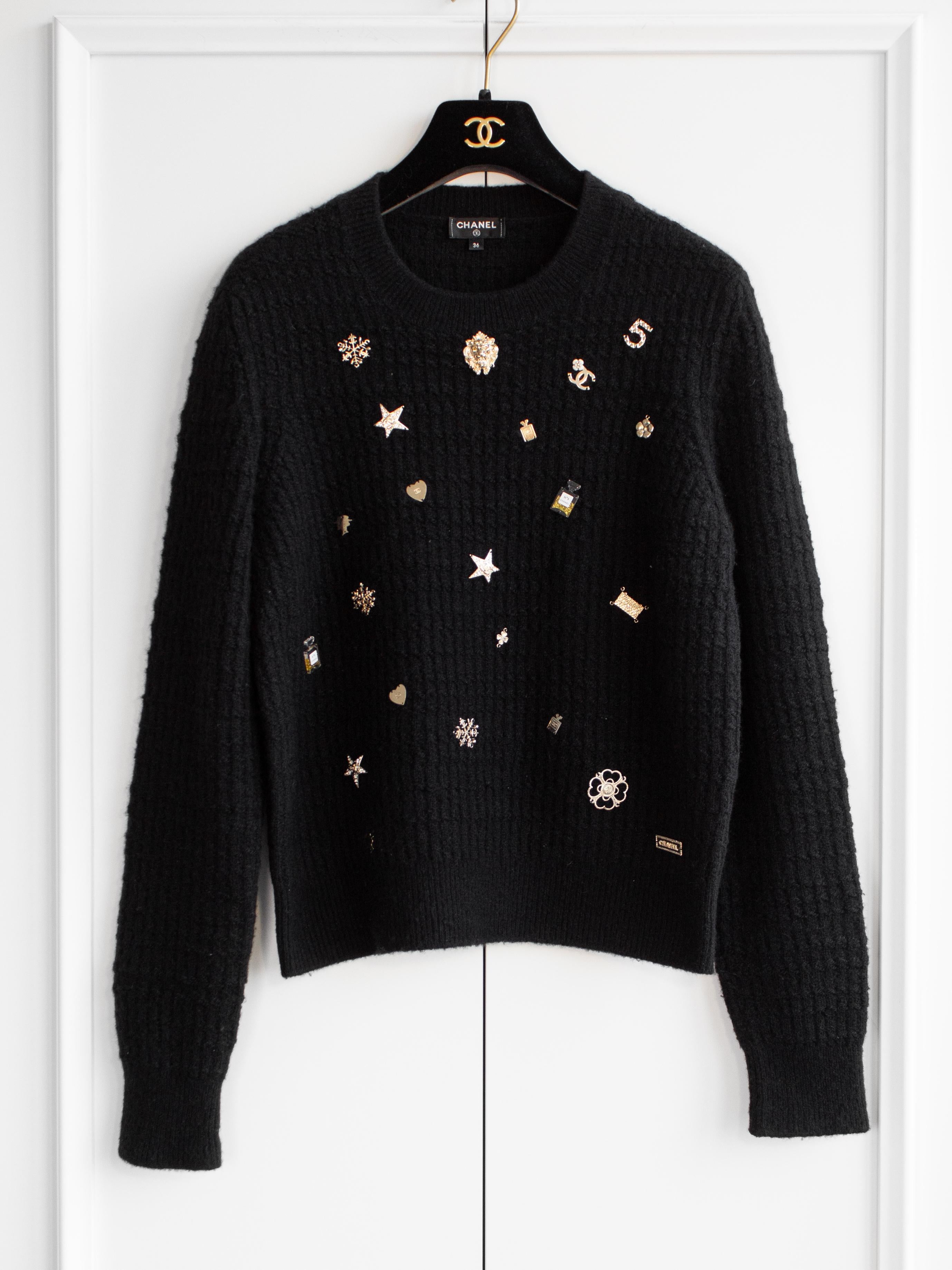 Chanel Coco Neige 2018 Lucky Charms Black Gold Embellished 18B Cashmere Sweater 1