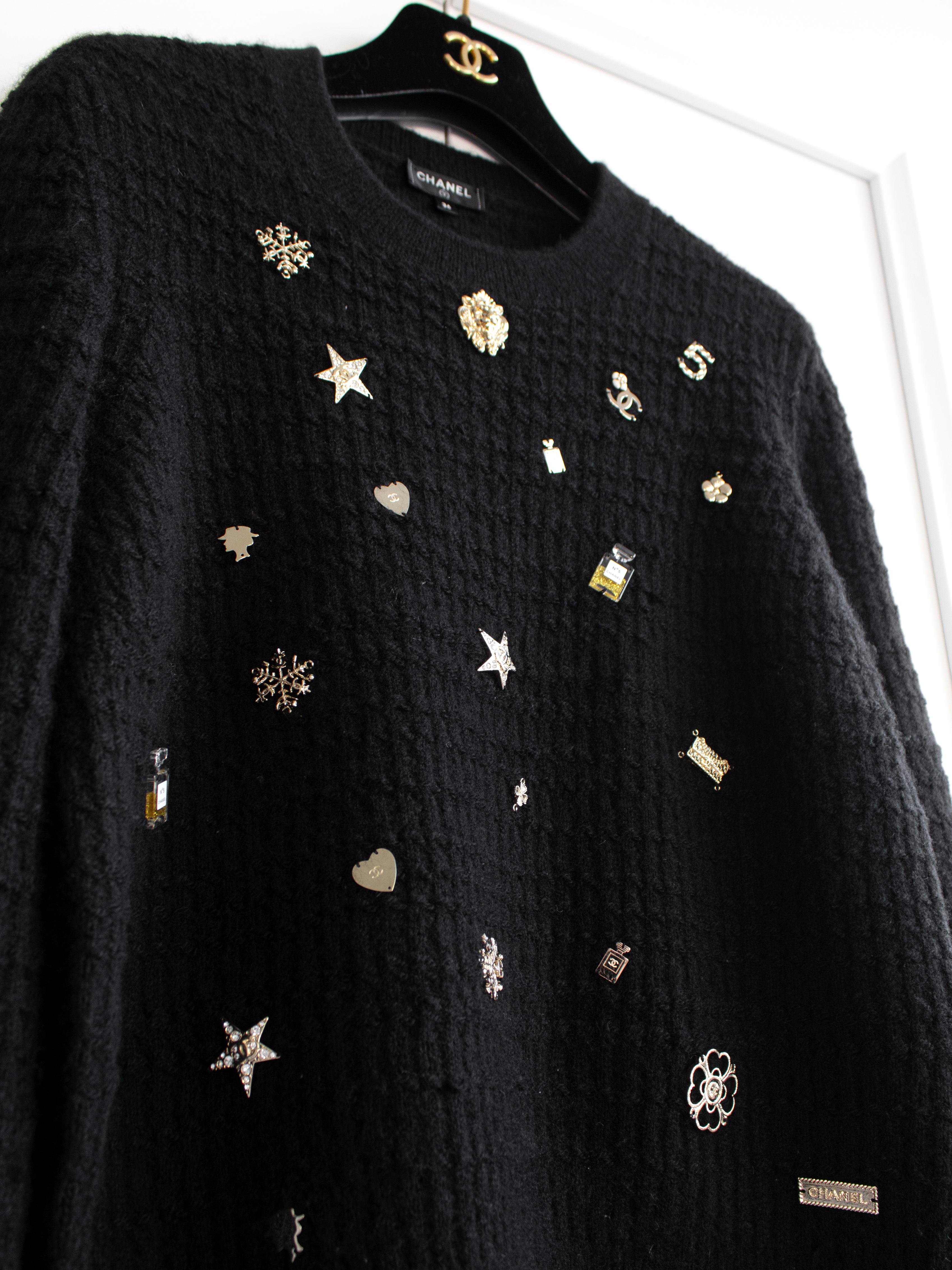 Chanel Coco Neige 2018 Lucky Charms Black Gold Embellished 18B Cashmere Sweater 4