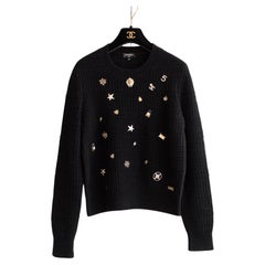 Chanel Coco Neige 2018 Lucky Charms Black Gold Embellished 18B Cashmere Sweater