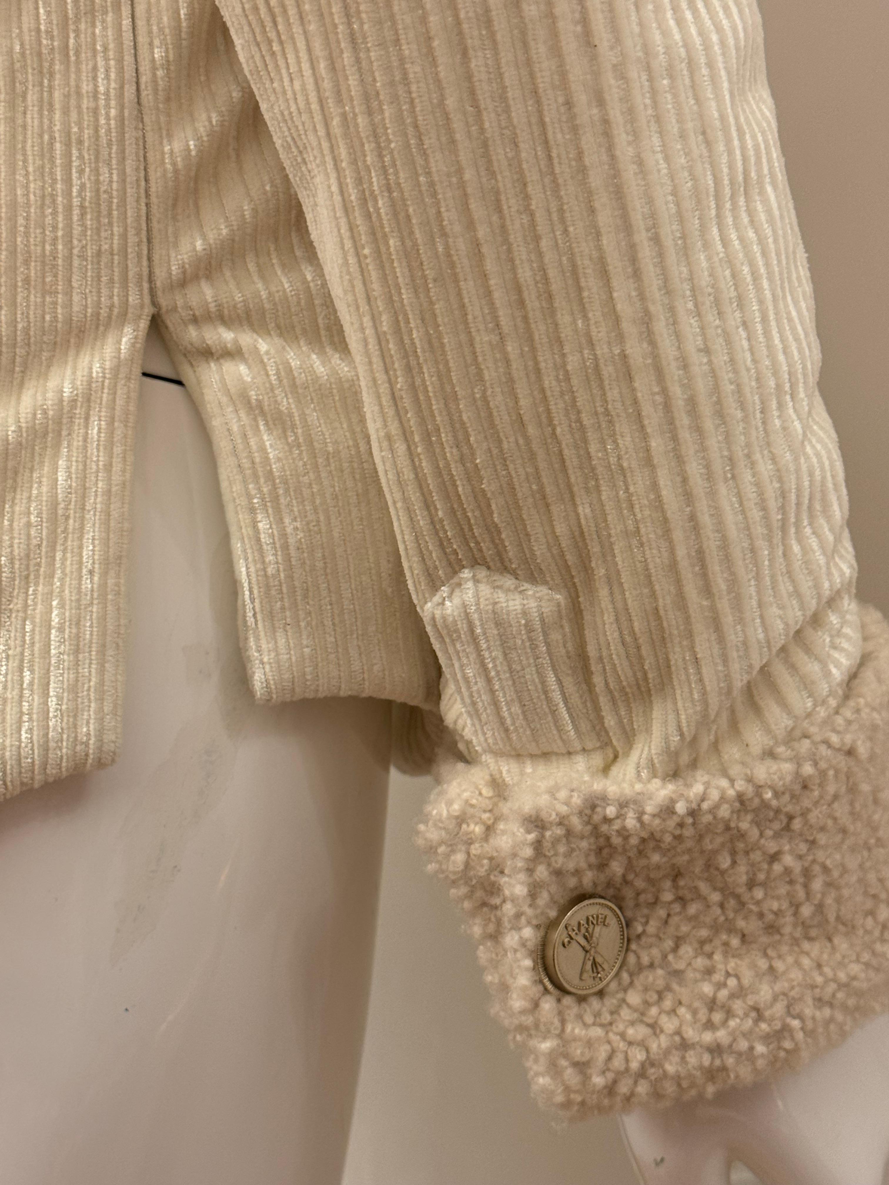 Chanel Coco Neige 2019 giacca in piuma d'oca e shearling in vendita 6