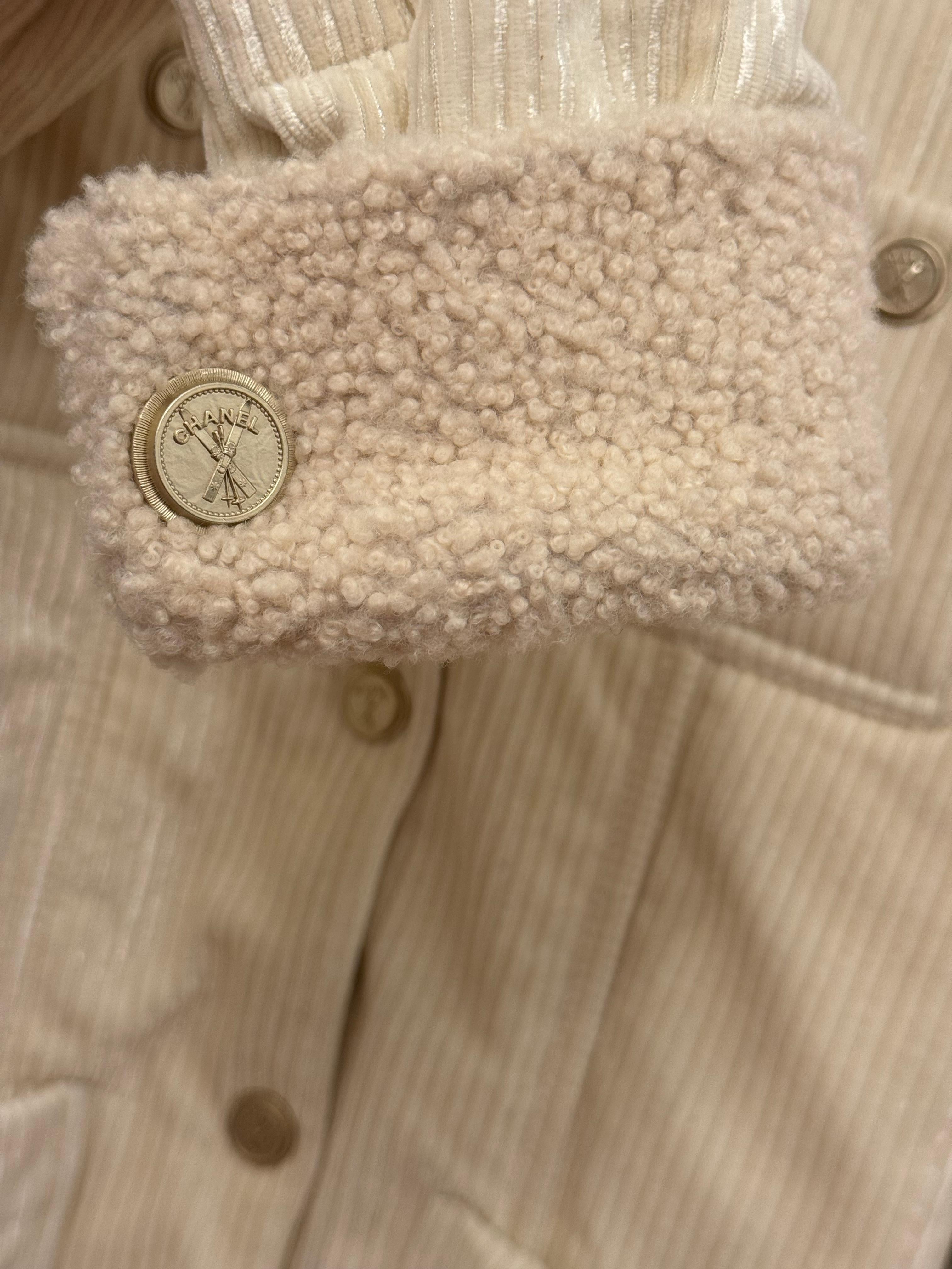 Chanel Coco Neige 2019 giacca in piuma d'oca e shearling In condizioni ottime in vendita a PARIS, FR