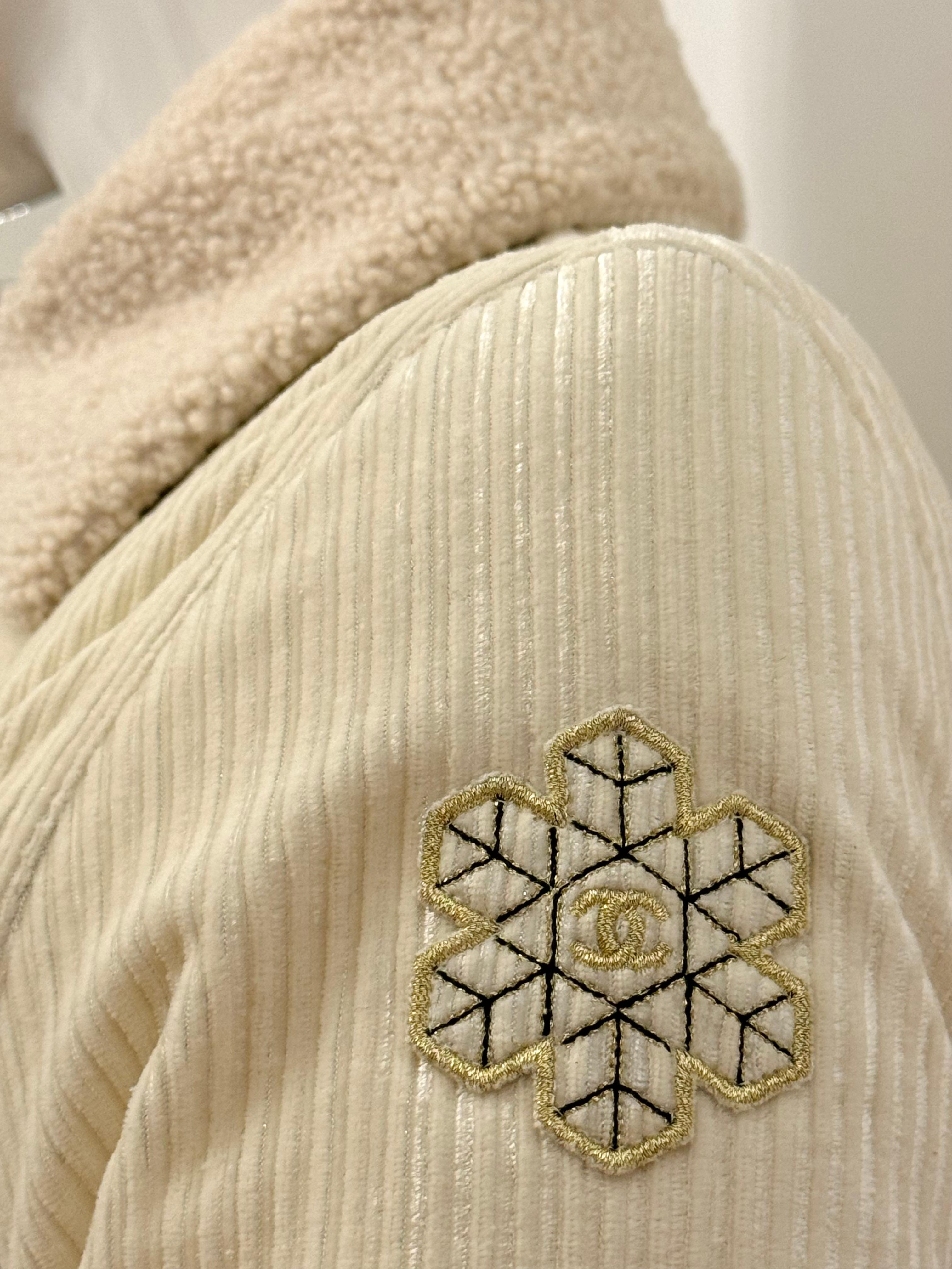 da uomo o donna Chanel Coco Neige 2019 giacca in piuma d'oca e shearling in vendita