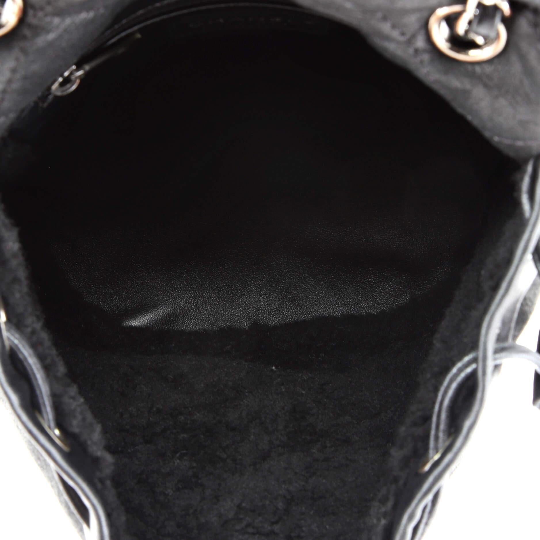 Chanel Coco Neige - Sac à dos à rabat en cuir d'agneau matelassé et peau de mouton, petit modèle 1