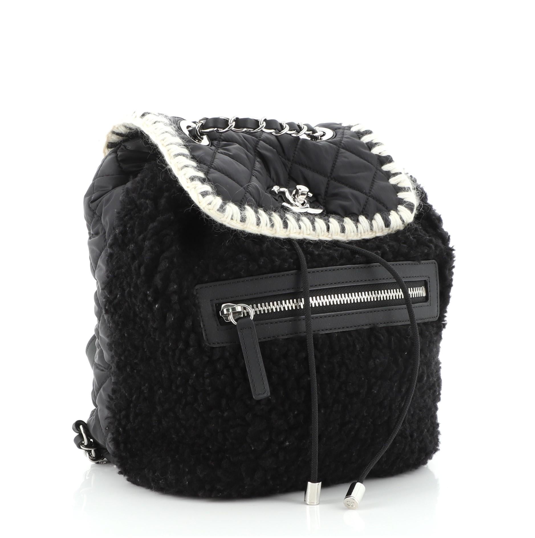 Noir Chanel Coco Neige Sac à dos à rabat en peau de mouton et nylon matelassé:: petite taille