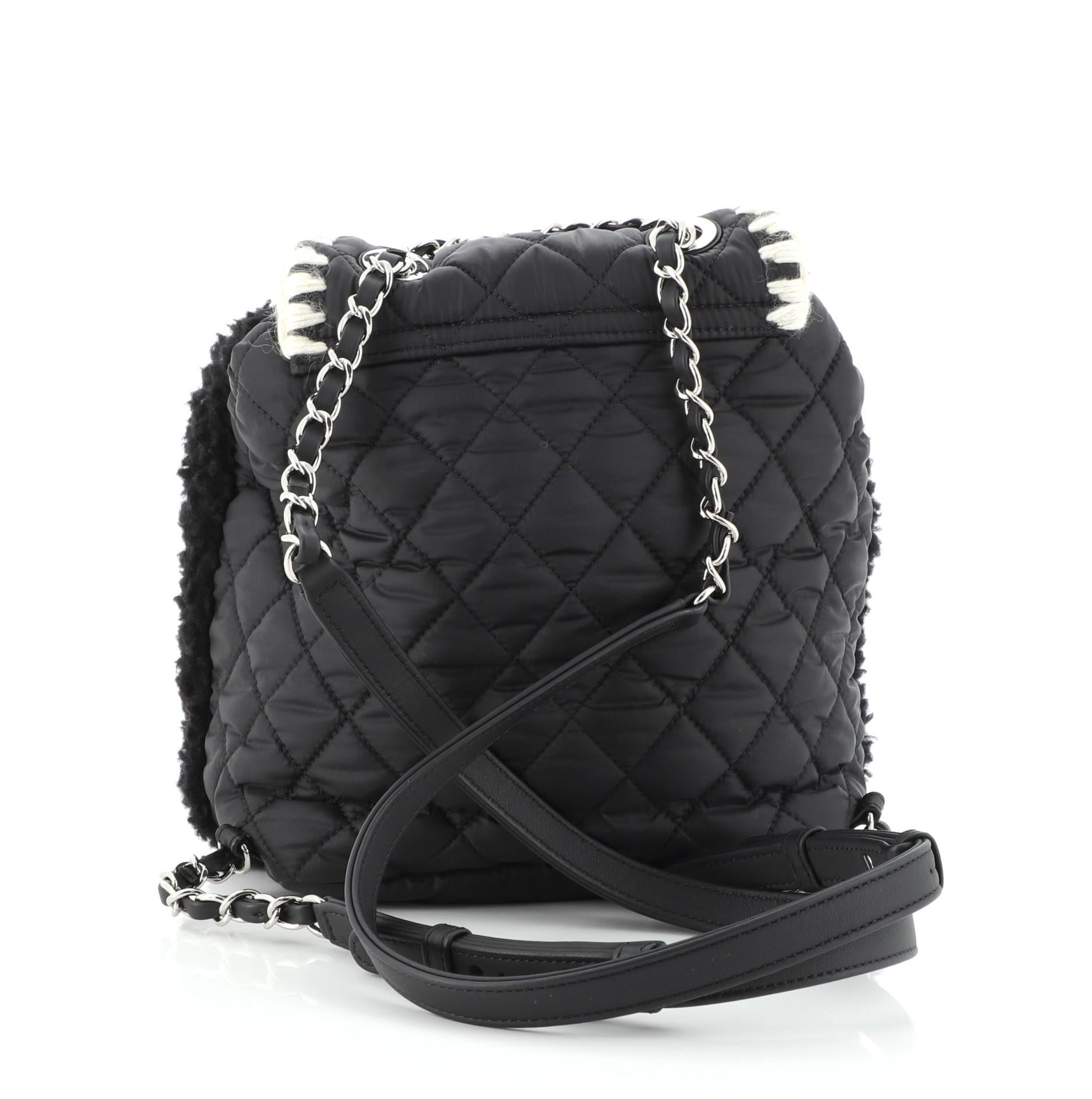 Chanel Coco Neige Sac à dos à rabat en peau de mouton et nylon matelassé:: petite taille Bon état à NY, NY