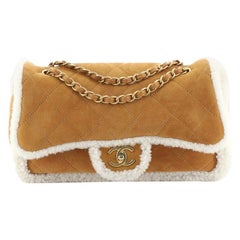 Chanel Coco Neige Klappe Tasche gesteppt Wildleder mit Shearling groß