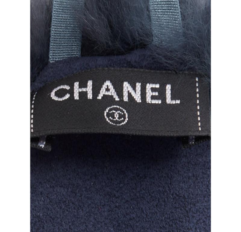 CHANEL Coco Neige máscara de ojos de piel azul marino negra con logotipo CC en venta 3