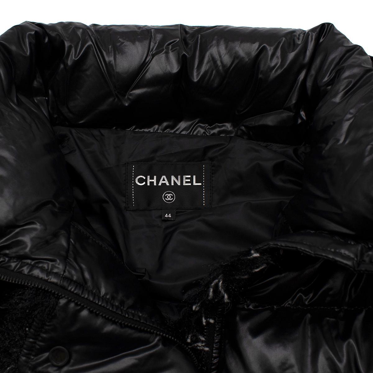 Chanel Coco Neige gesteppte schwarze Gänseblümchen-Daunenjacke, US 8 (Schwarz) im Angebot