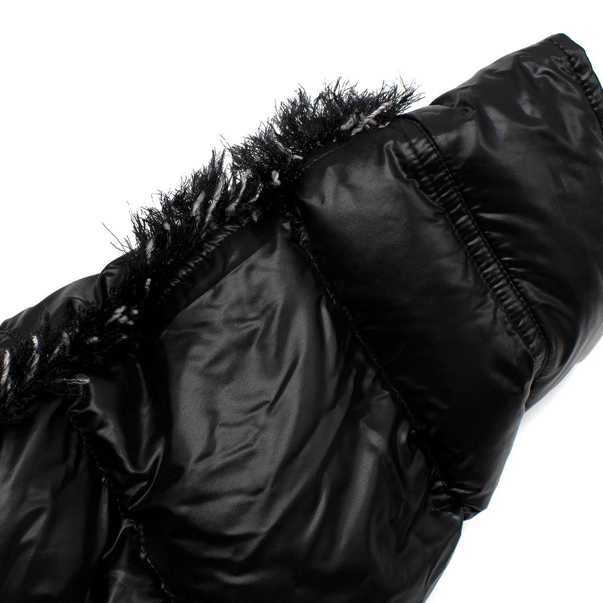 Chanel Coco Neige gesteppte schwarze Gänseblümchen-Daunenjacke, US 8 Damen im Angebot