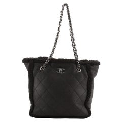 Chanel Chanel Coco Neige Einkaufstasche Gesteppt aus Shearling Medium