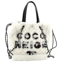 Chanel Coco Neige Einkaufstasche gesteppt Shearling klein