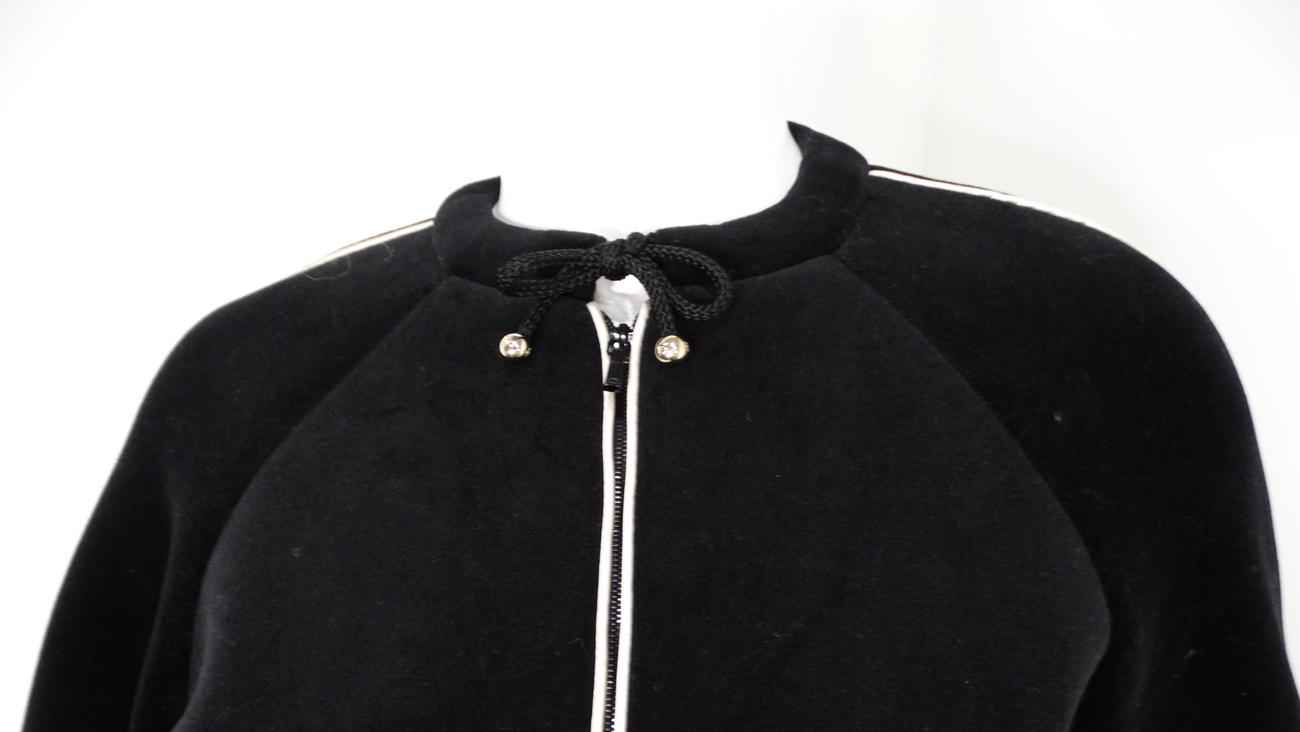 Chanel Coco Neige Veloursjacke mit Kordelzug und Reißverschluss 2018 im Zustand „Gut“ im Angebot in Scottsdale, AZ
