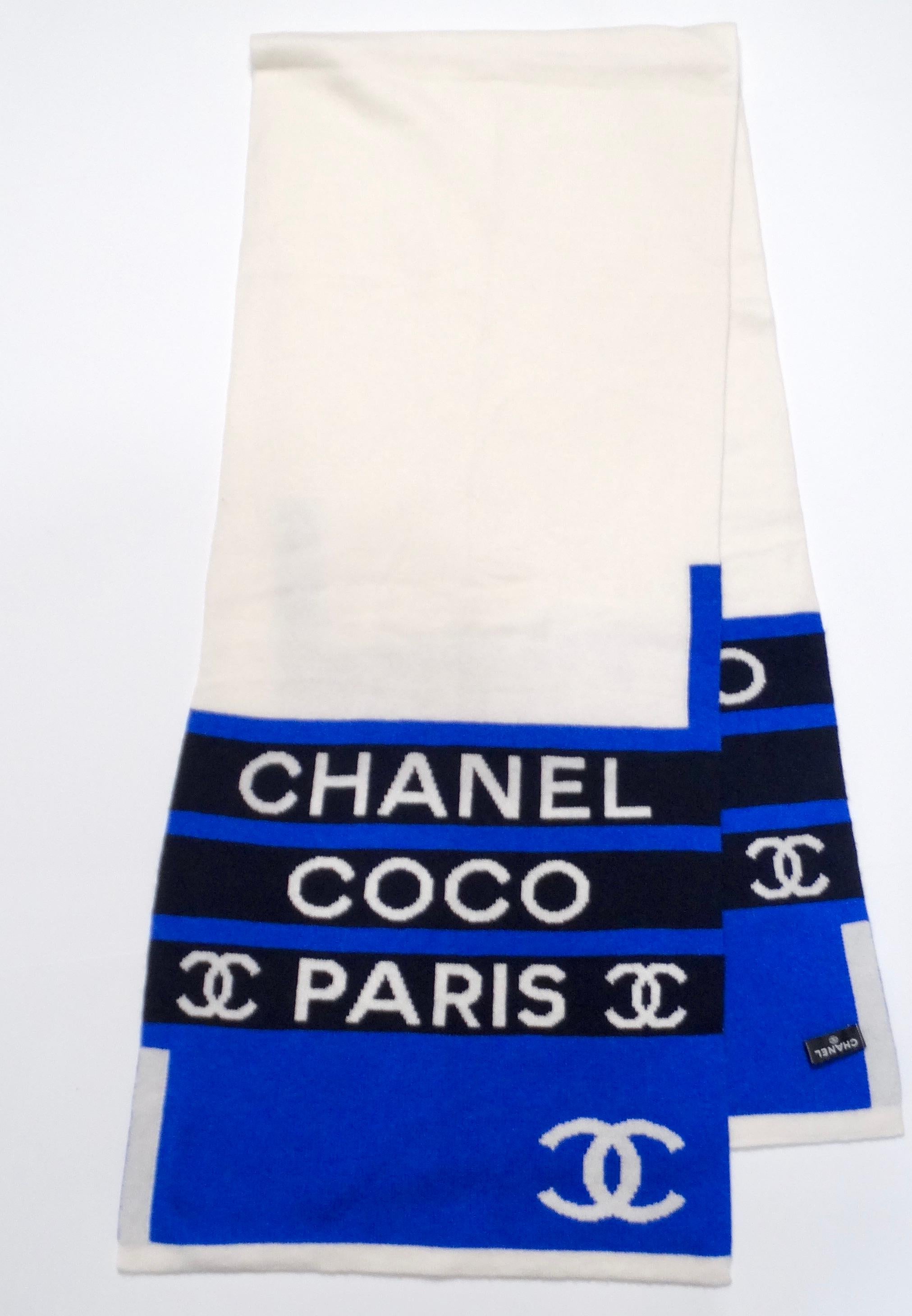 Grigio Sciarpa in cashmere blu e bianca di Chanel Coco Paris in vendita