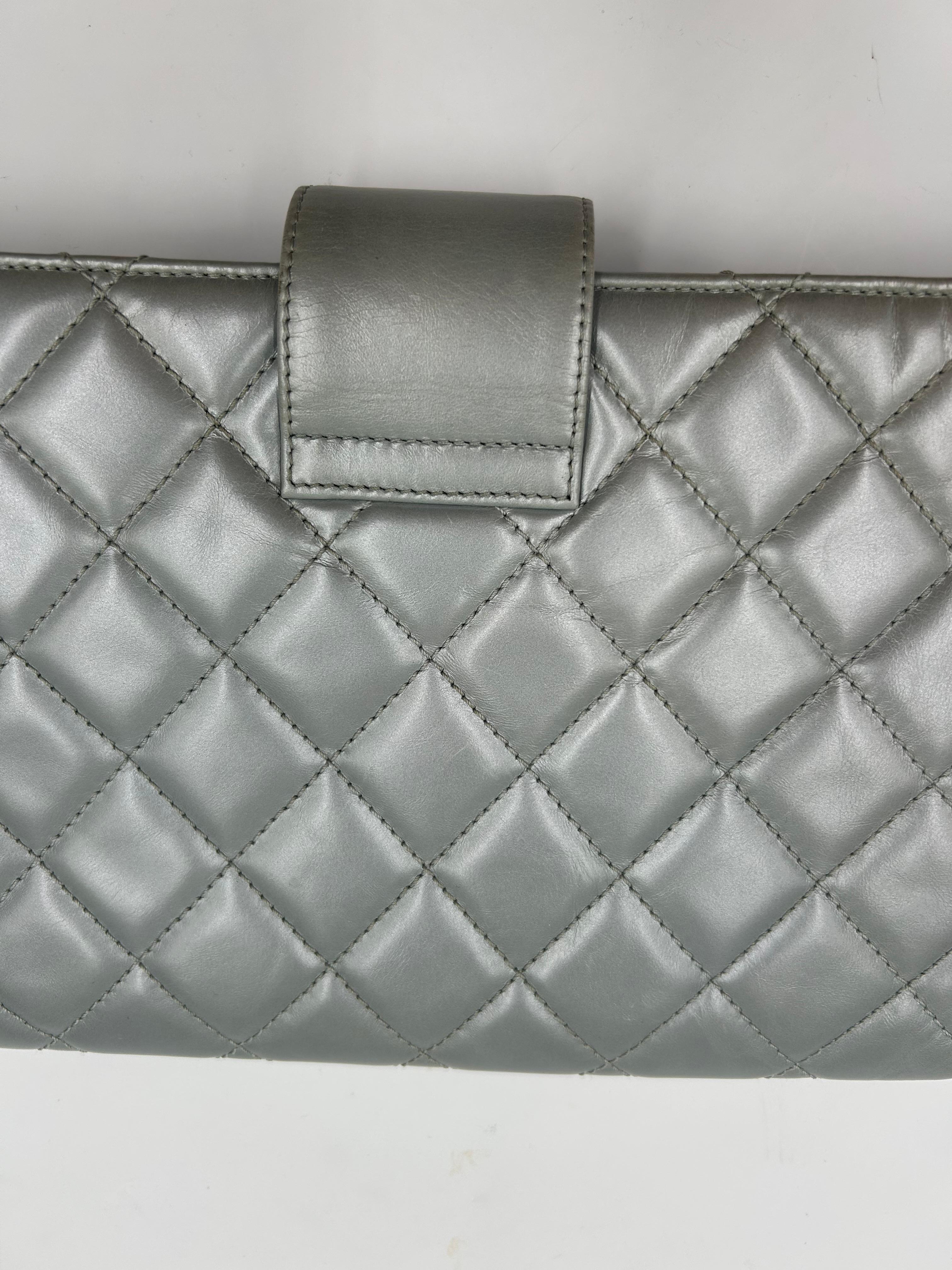 Chanel Coco Pleats Pochette Grigio Metallizzato 2008 in vendita 2