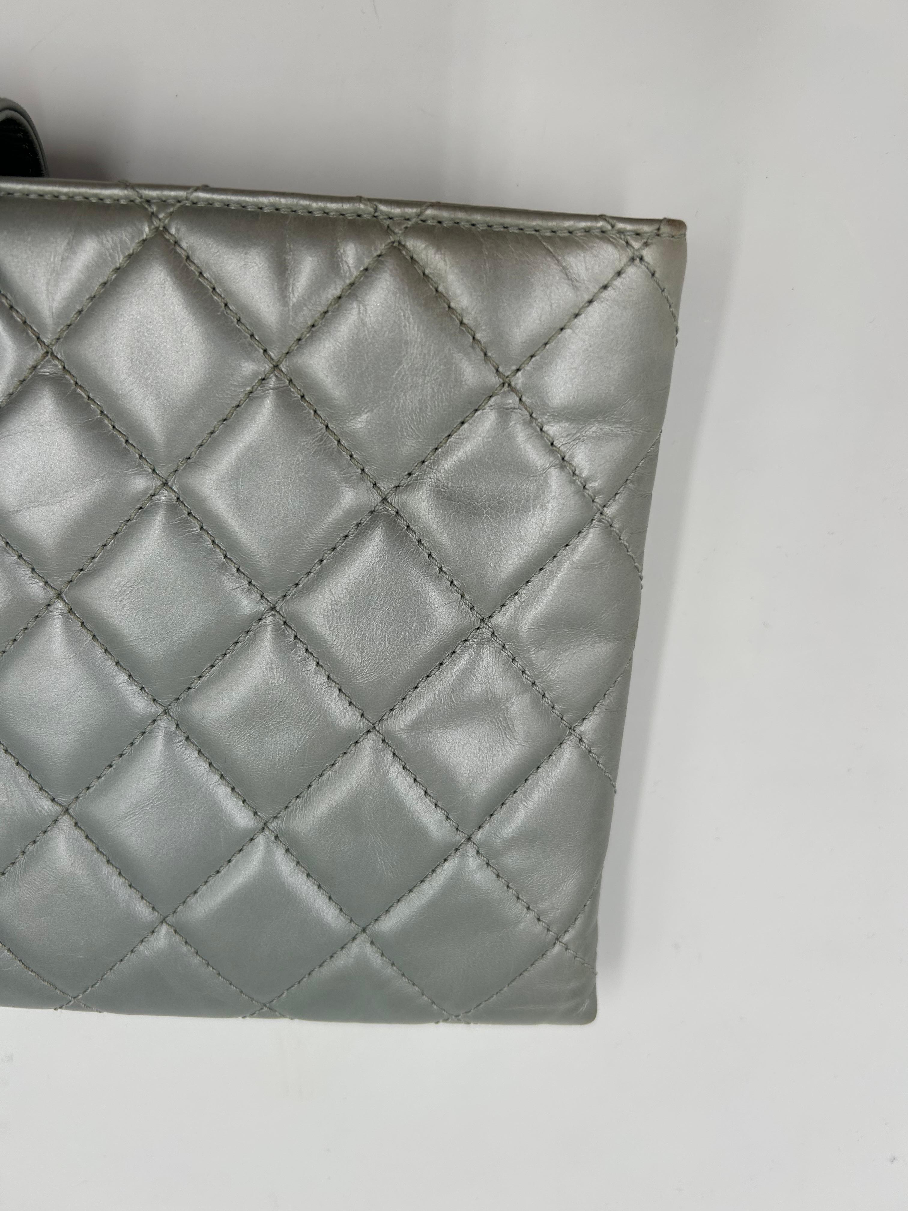 Chanel Coco Pleats Pochette Grigio Metallizzato 2008 in vendita 3