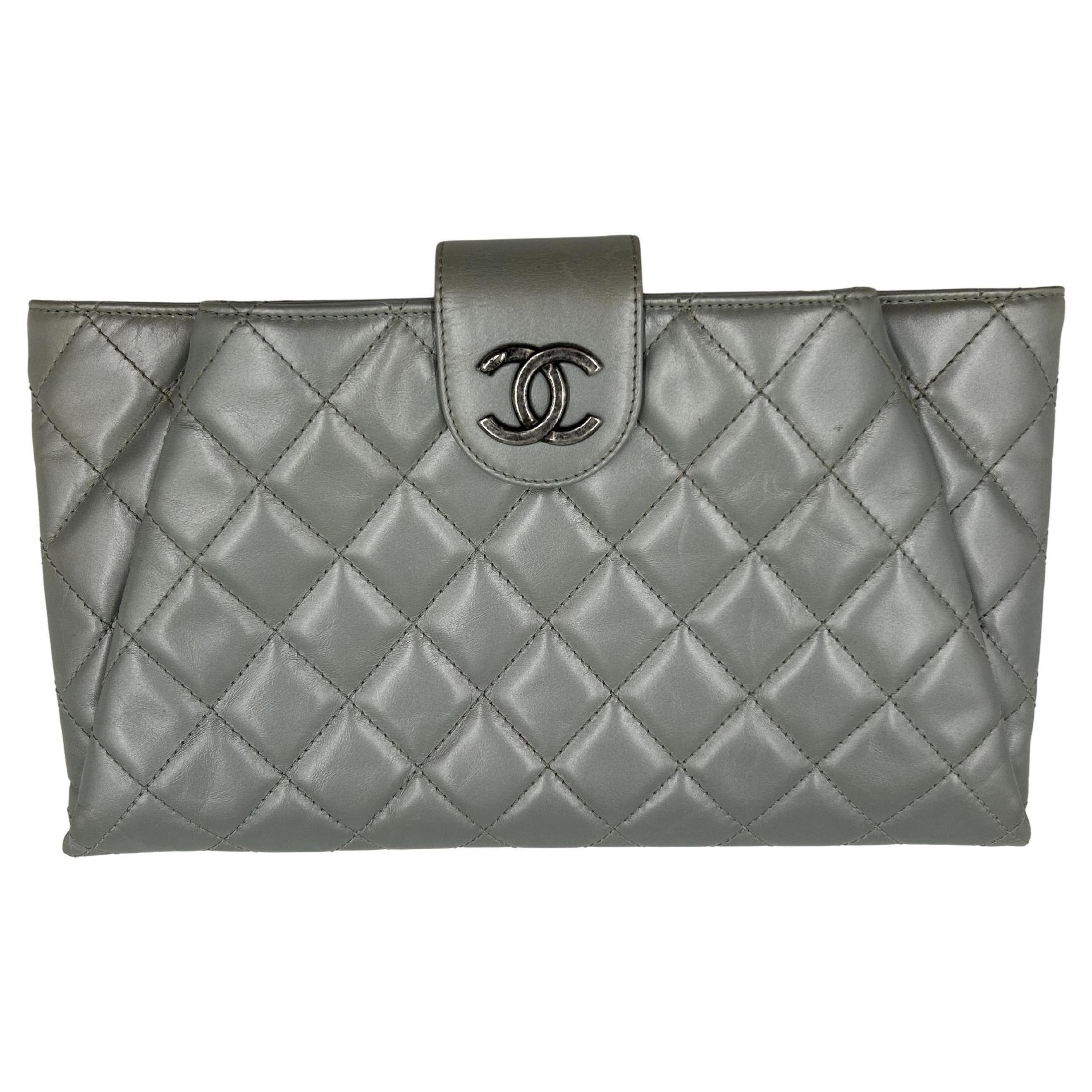 Chanel Coco Pleats Pochette Grigio Metallizzato 2008 in vendita