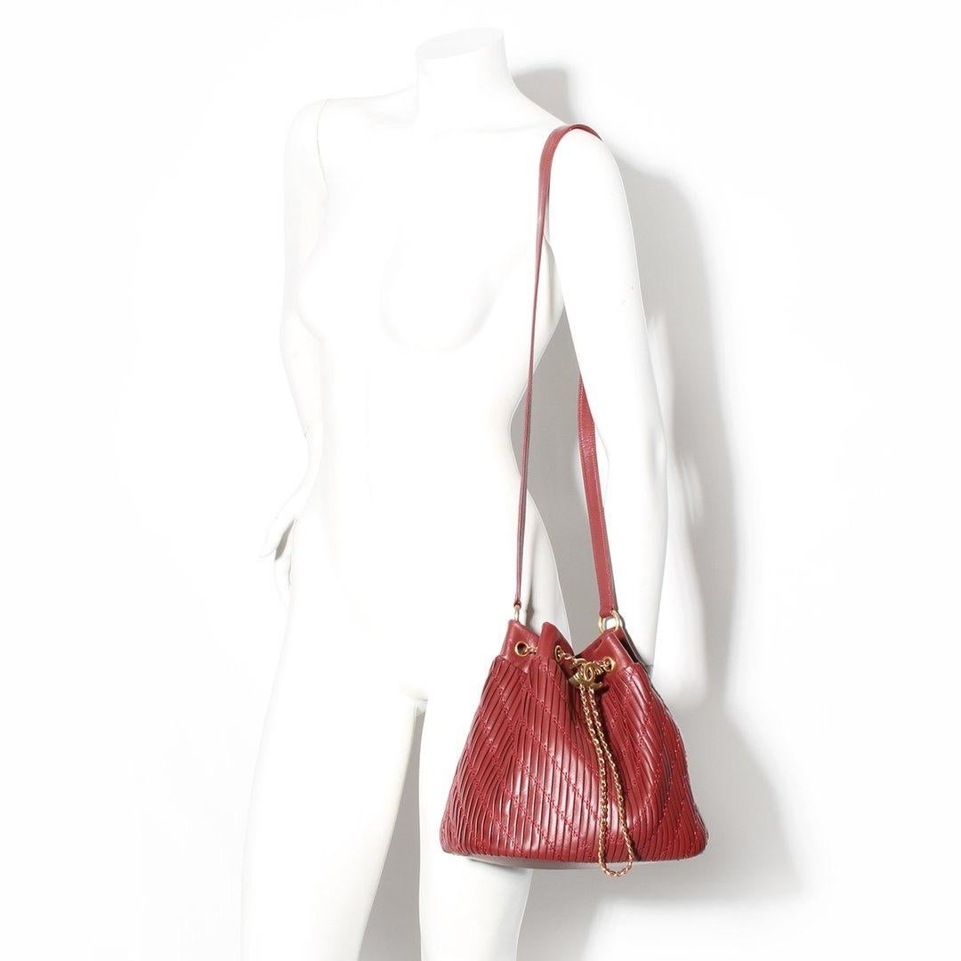 Coco pleats drawstring bucket bag by Chanel
Cruise 2018
Burgundy leather pleats
Gold tone 'aged' hardware
Double CC drawstring-style clasp
Long leather strap
Single interior slit pocket
Sold with authenticity card 
Made In Italy
Condition: Excellent