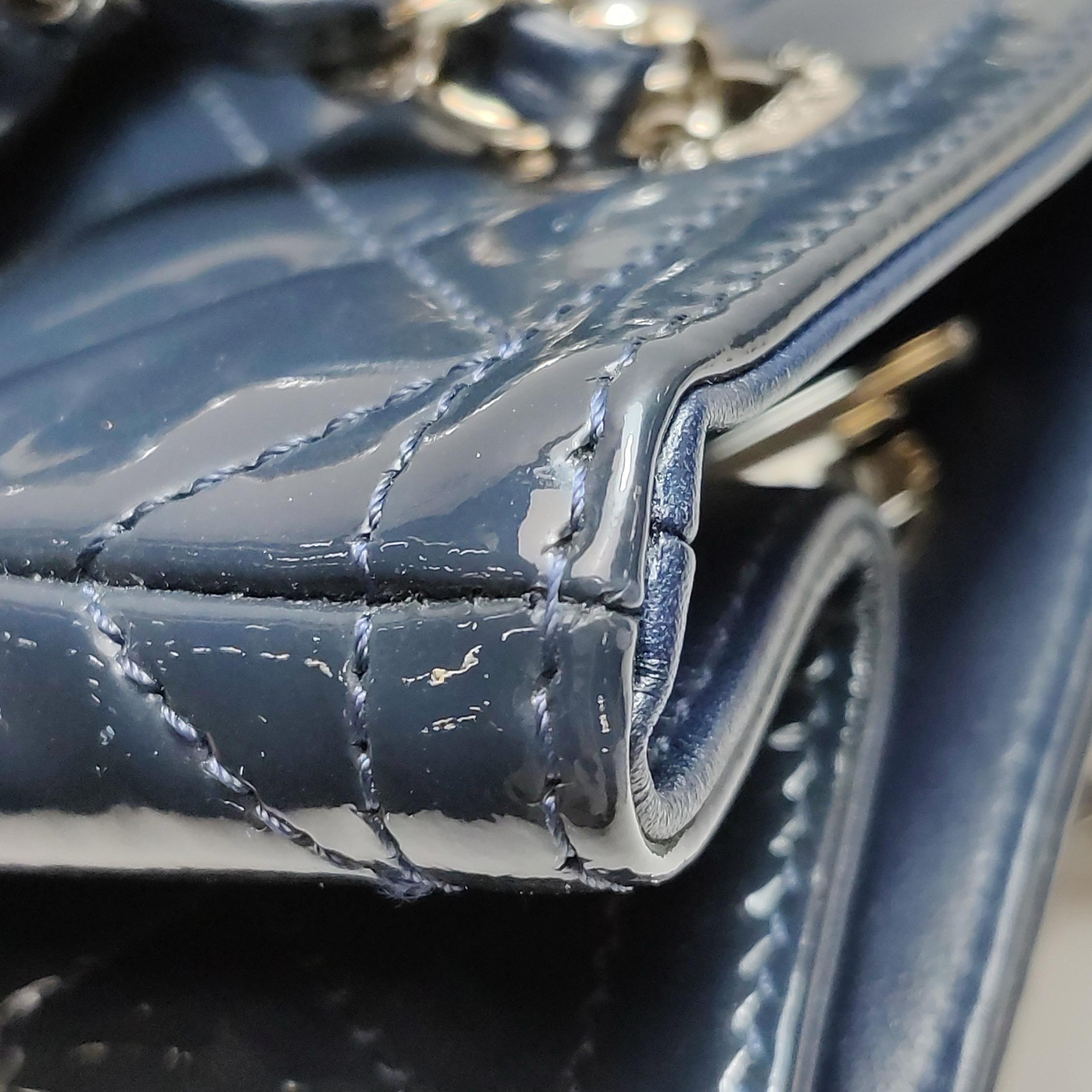 Chanel Coco Chanel Brillo Bolso Pequeño Charol Acolchado Azul Marino Herrajes Plateados 2014-1 en venta 11