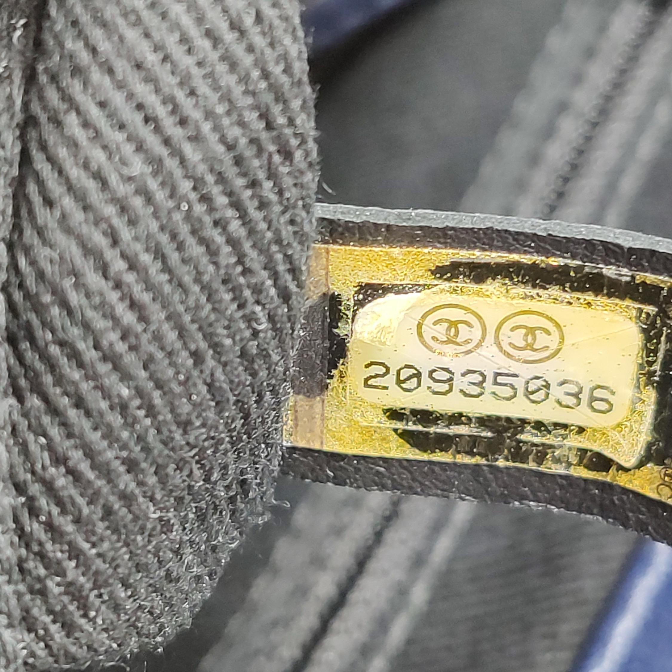 Chanel Coco Chanel Brillo Bolso Pequeño Charol Acolchado Azul Marino Herrajes Plateados 2014-1 en venta 12