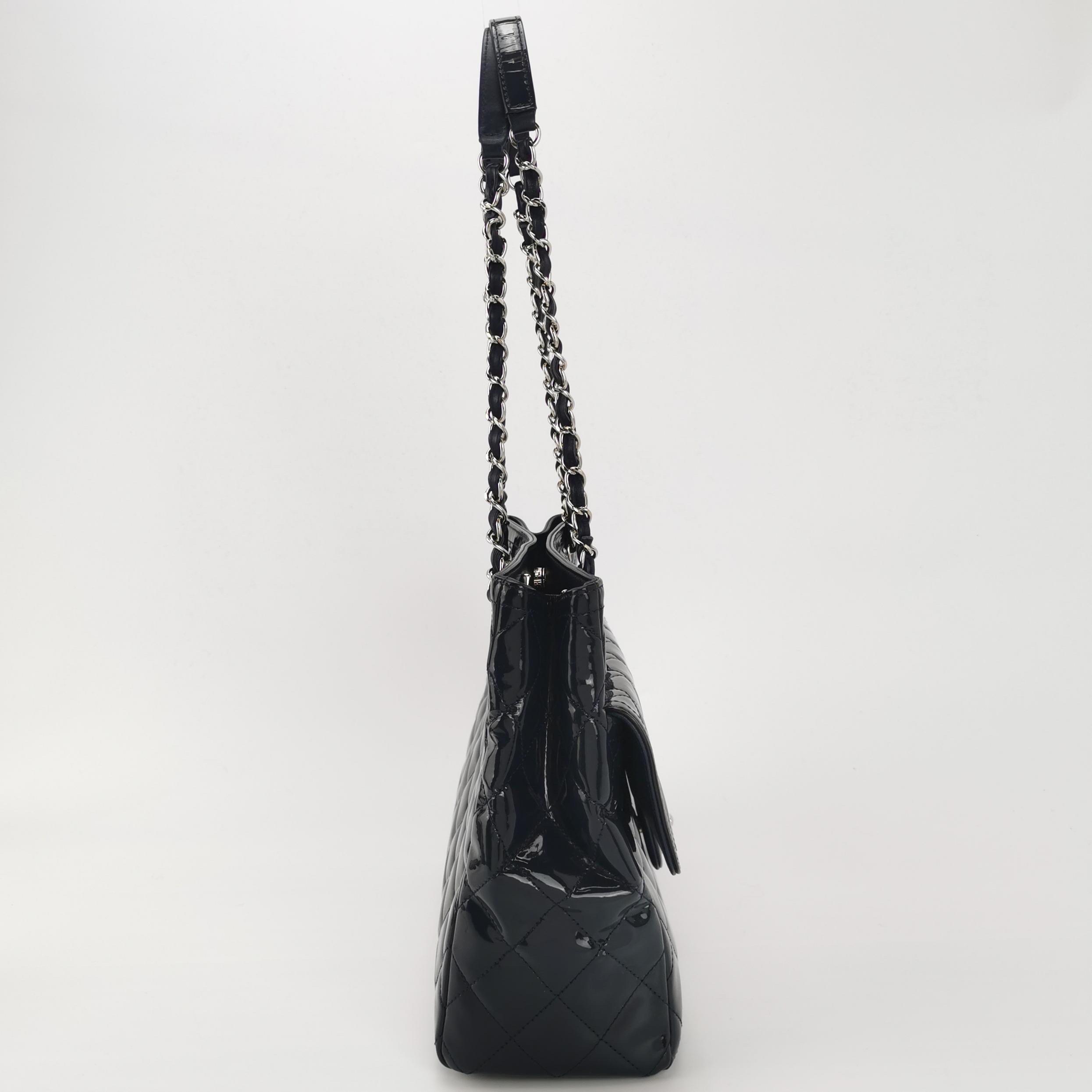 Chanel Coco Chanel Brillo Bolso Pequeño Charol Acolchado Azul Marino Herrajes Plateados 2014-1 en venta 1