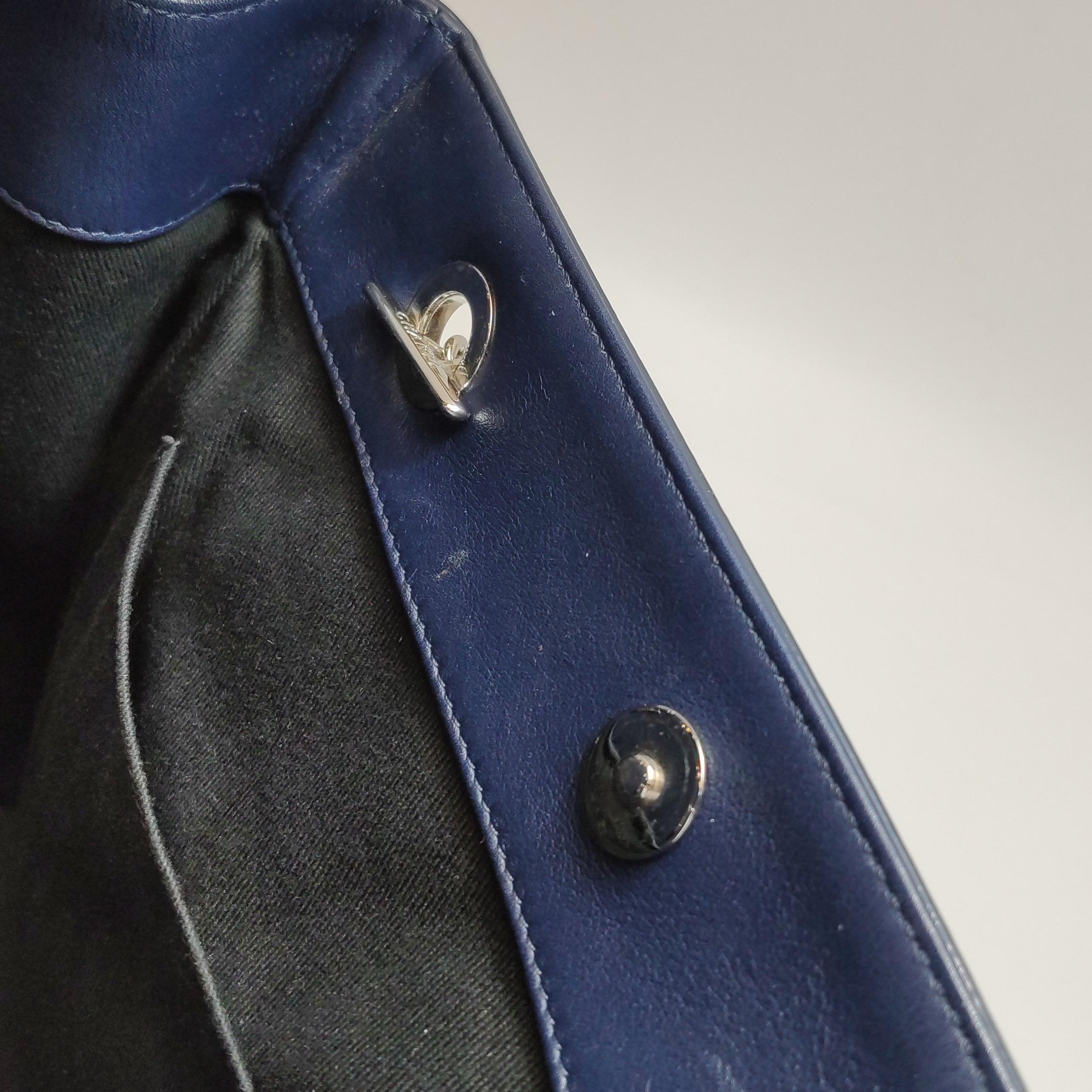 Chanel Coco Chanel Brillo Bolso Pequeño Charol Acolchado Azul Marino Herrajes Plateados 2014-1 en venta 4