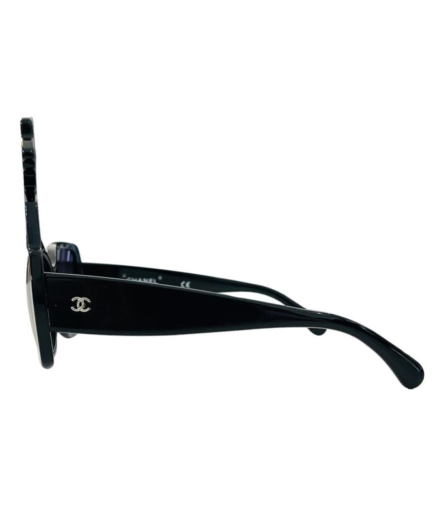 Rare Item - Chanel Coco Silhouette Sunglasses

Black framed sunglasses designed with Coco Chanel silhouette wearing a hat with white pearl earing and necklace.

Detailed with silver 'CC' logo to the wide arms and black lenses.

From Spring 2013