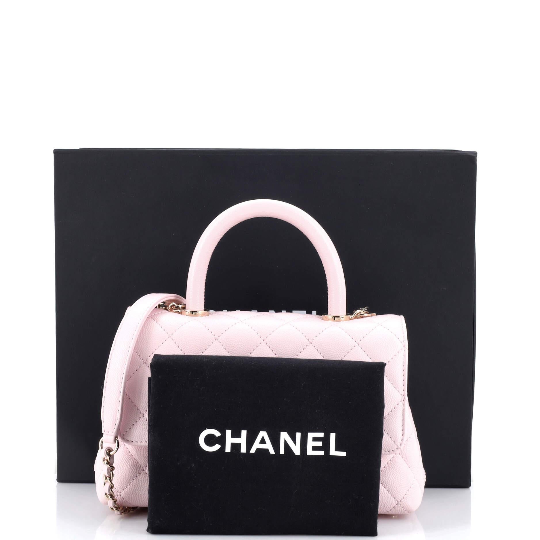 Condizioni: Eccellente. Leggera usura sugli angoli della base, graffi sull'hardware.
Accessori: Borsa antipolvere, scatola, con cinghia
Misure: Altezza 6