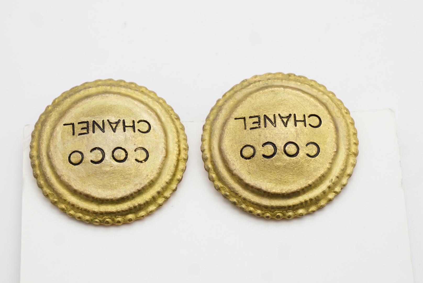 CHANEL COCO Vintage 1994 Large Black Logo Medallion Disc Circle Clip Earrings For Sale 5