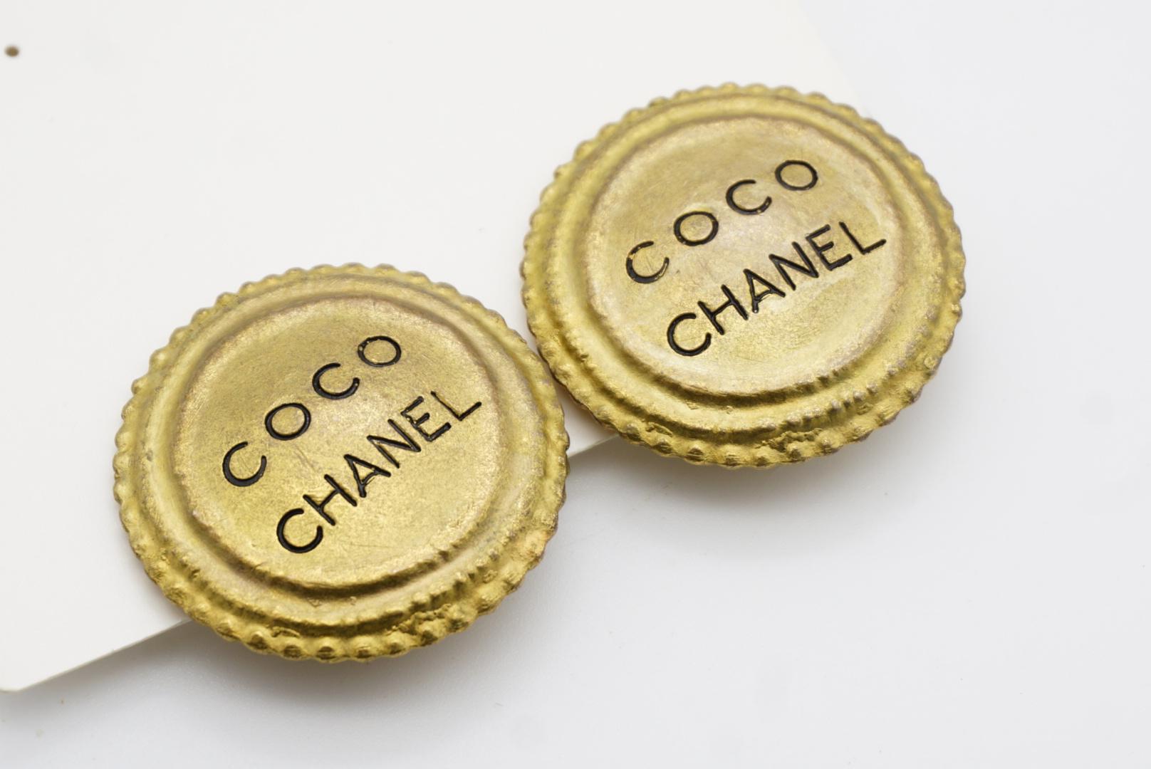 CHANEL COCO Vintage 1994 Large Black Logo Medallion Disc Circle Clip Earrings For Sale 6