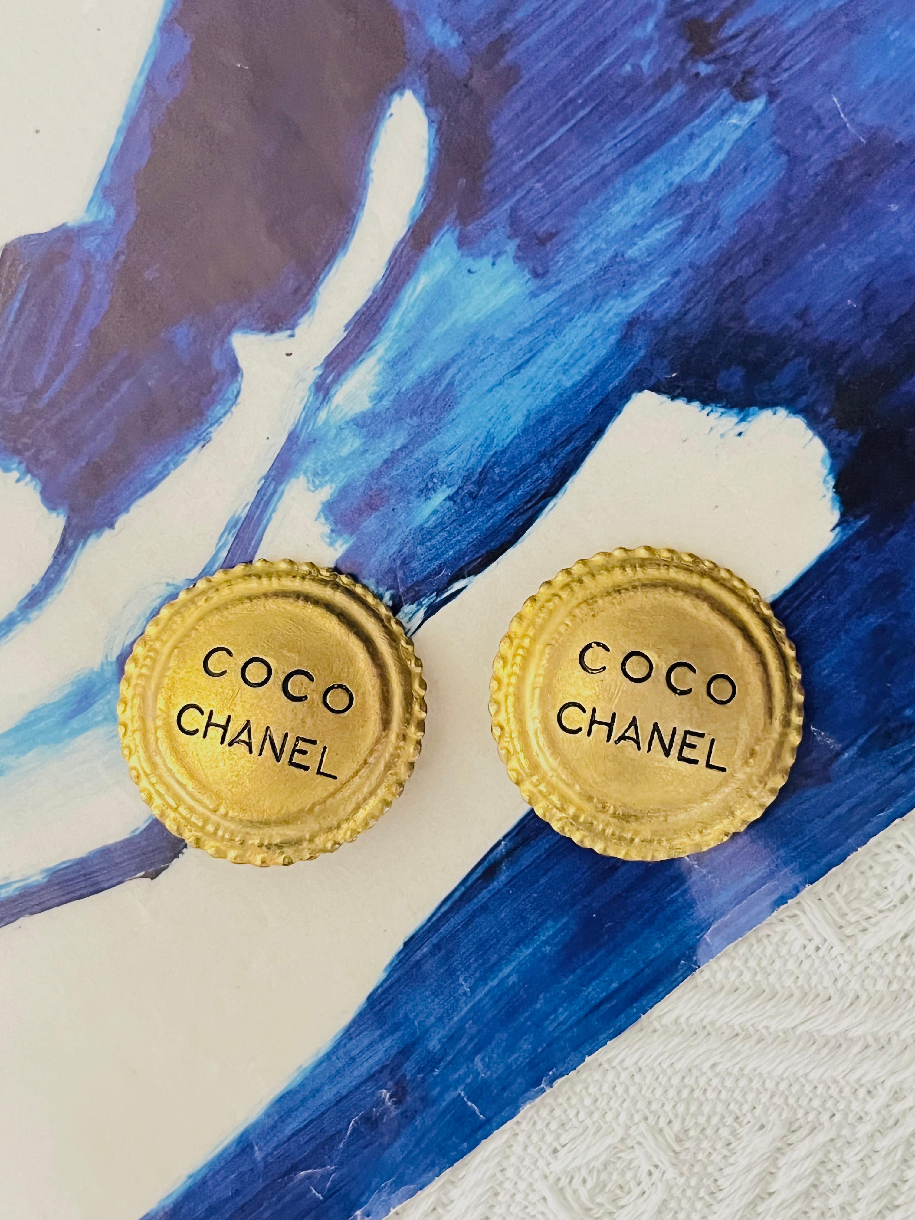 Art Deco CHANEL COCO Vintage 1994 Large Black Logo Medallion Disc Circle Clip Earrings For Sale